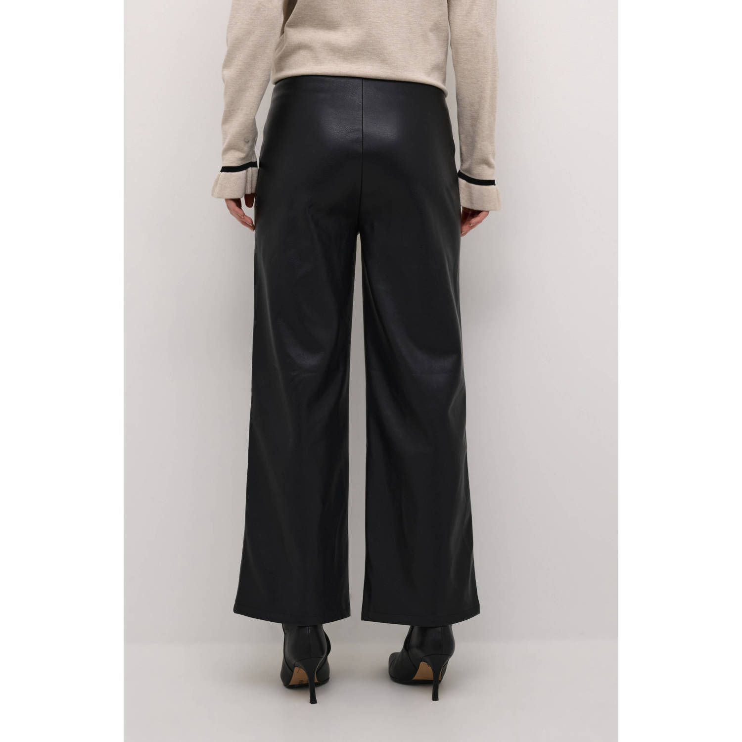 Cream imitatieleren straight fit broek zwart