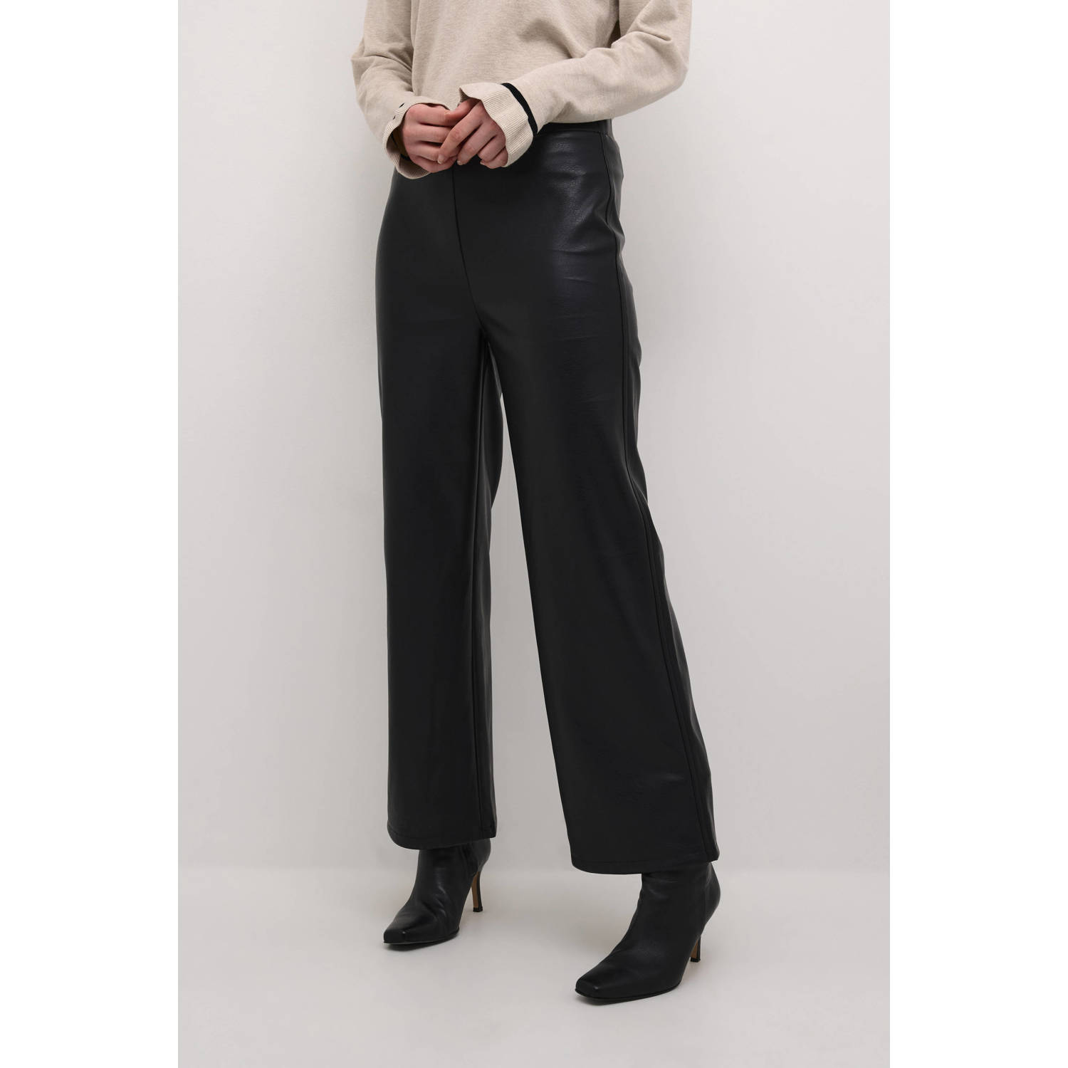 Cream imitatieleren straight fit broek zwart