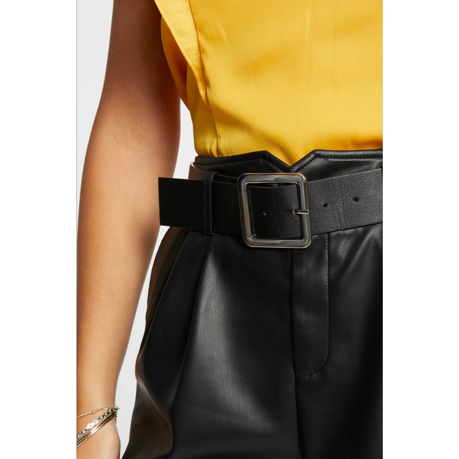 Morgan imitatieleren high waist slim fit short zwart