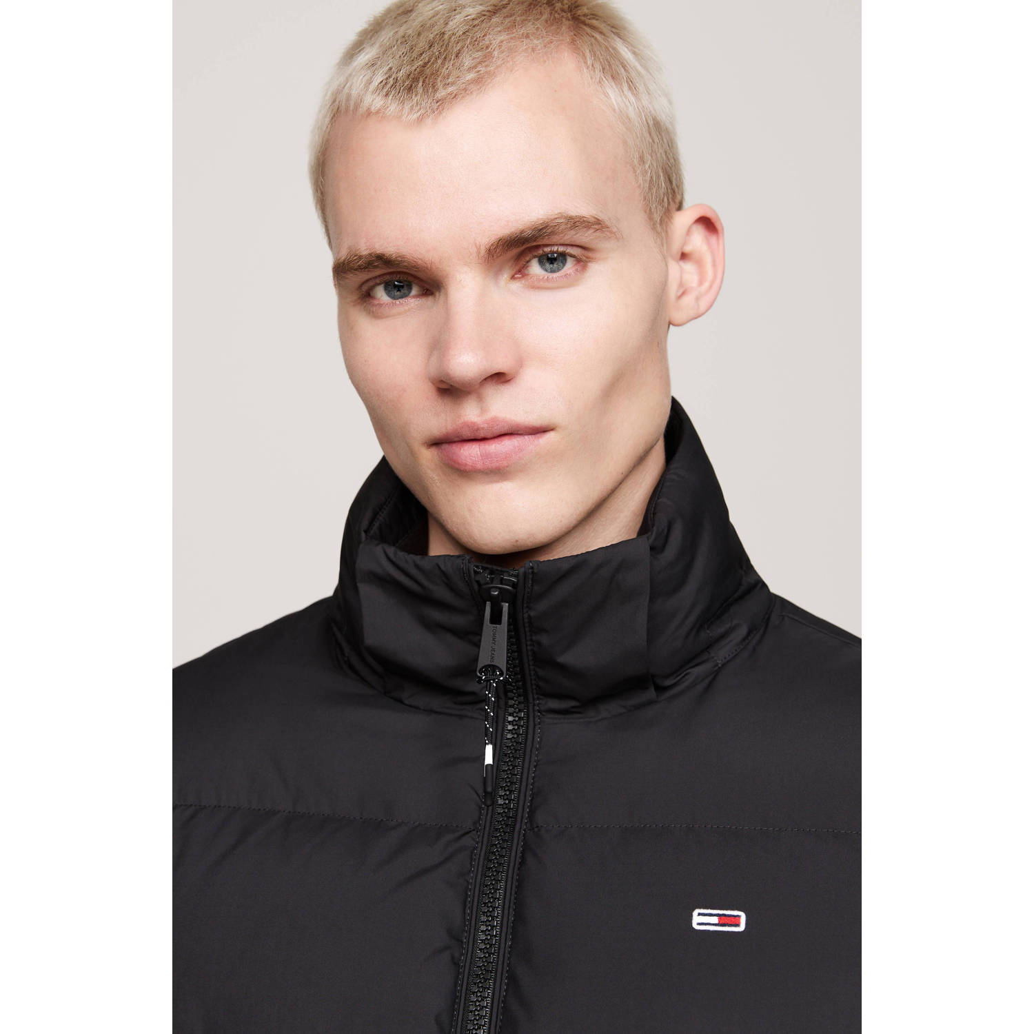 Tommy Jeans gewatteerde winterjas zwart