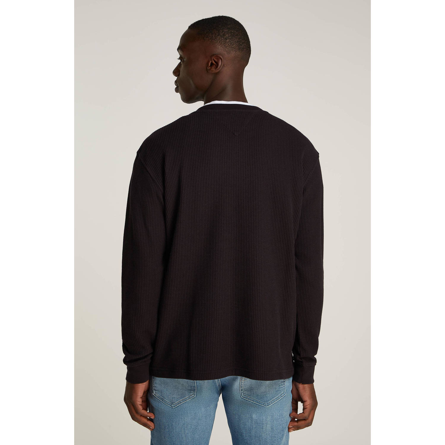 Tommy Jeans regular fit longsleeve met logo en textuur zwart