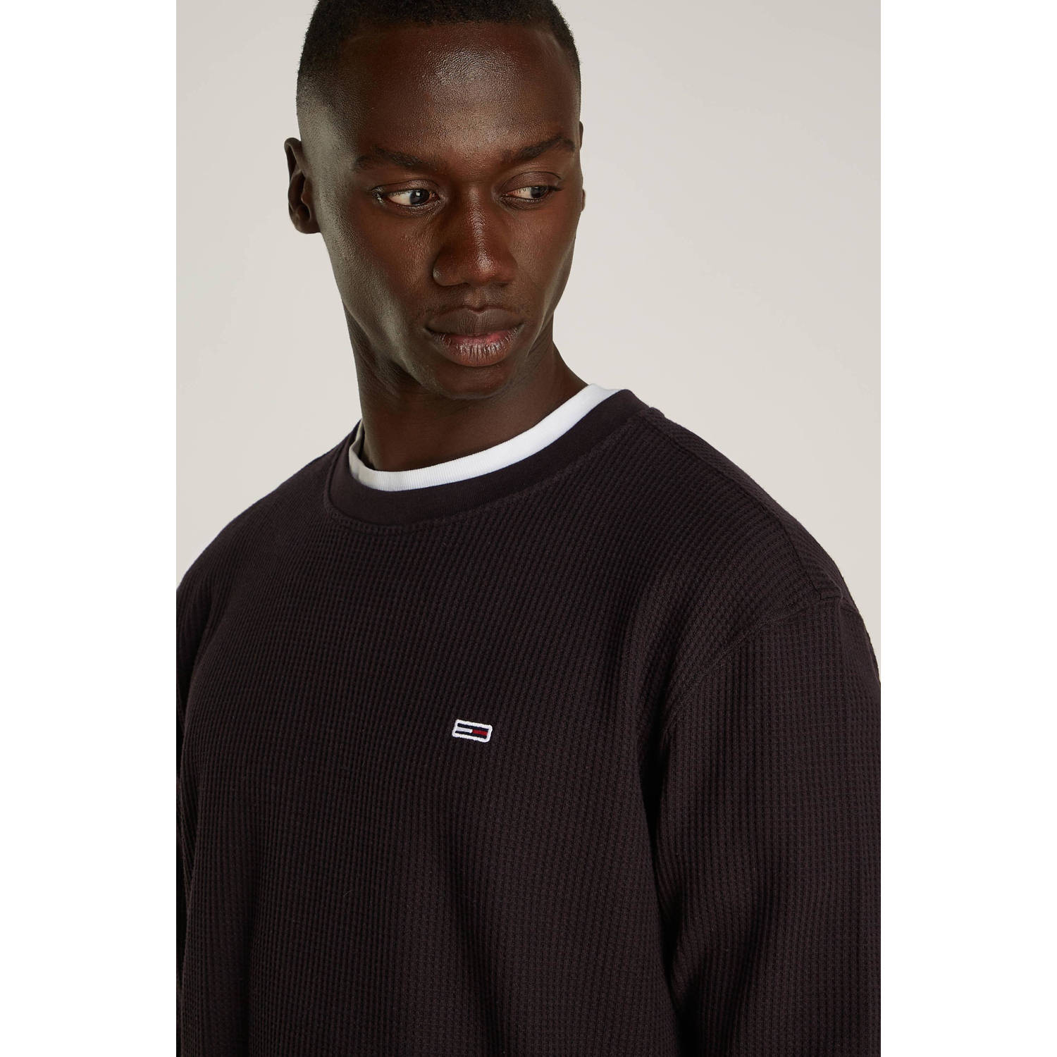 Tommy Jeans regular fit longsleeve met logo en textuur zwart