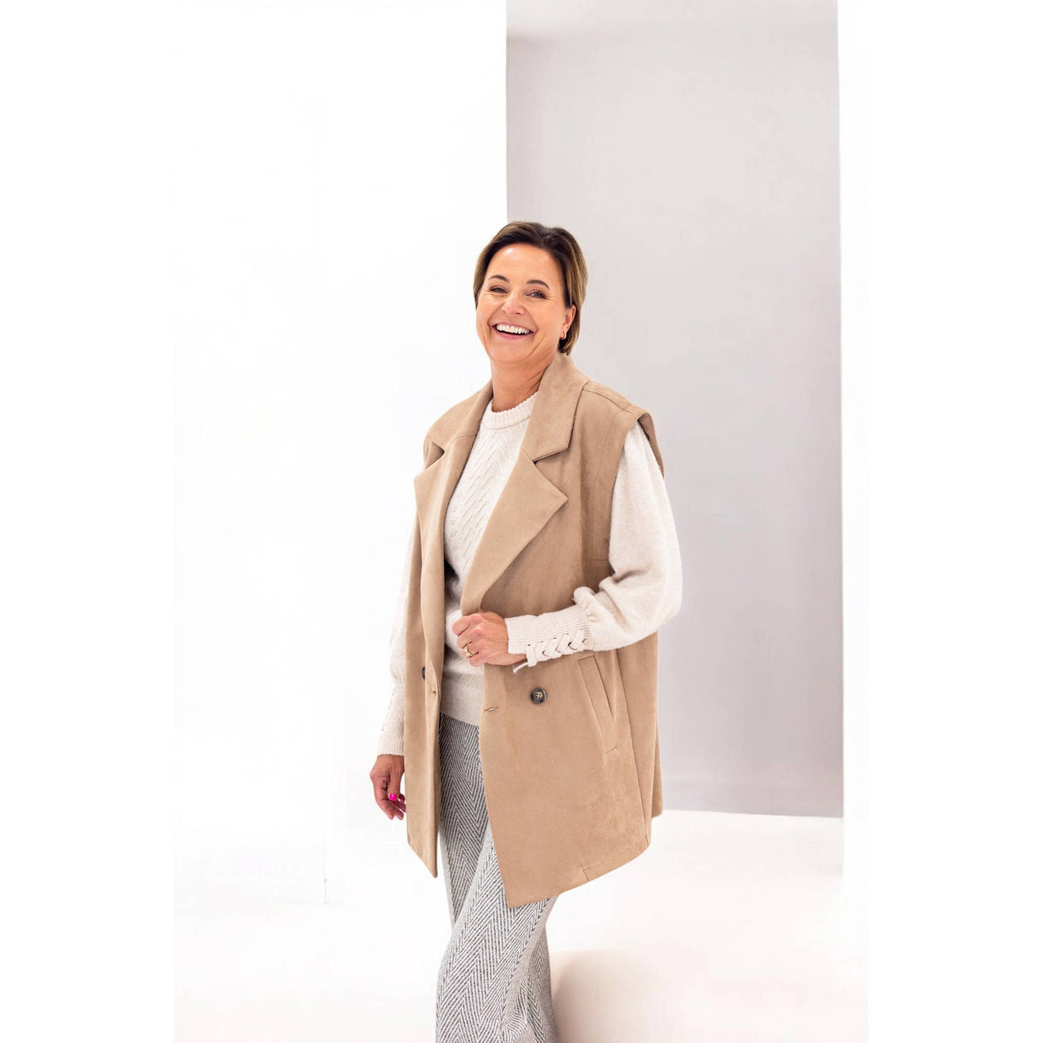 ICNK.Amsterdam rechtvallende gilet London taupe