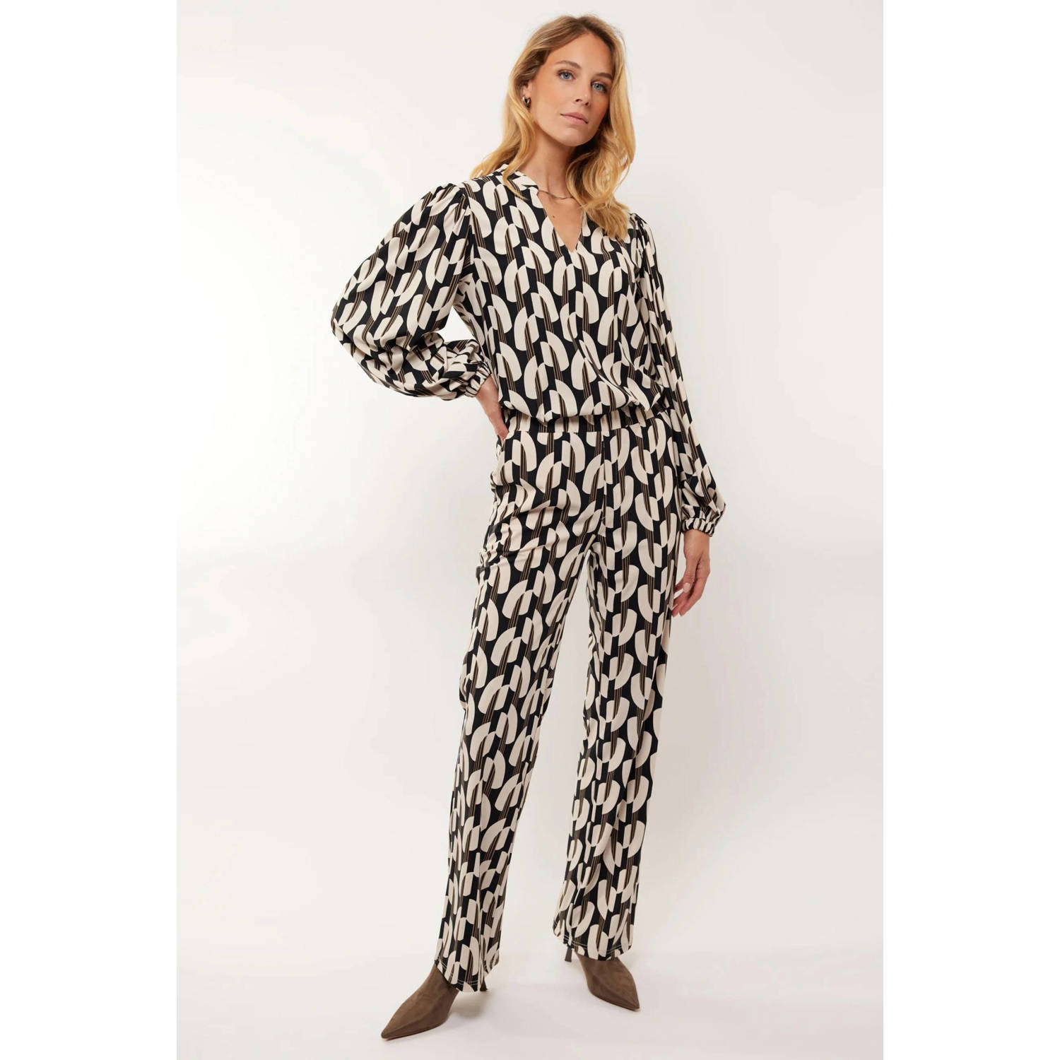 G-maxx high waist wide leg broek Bindi van travelstof met all over print zwart wit