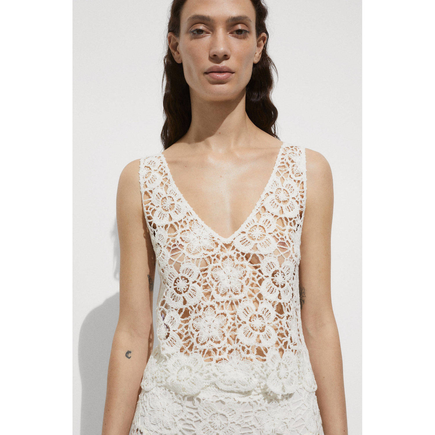 Mango semi-transparante crochet top wit