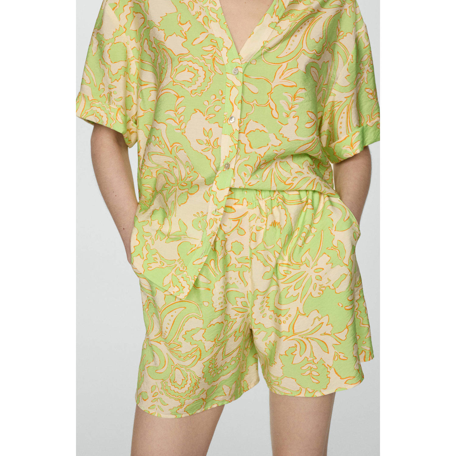 Mango high waist loose fit short met all over print groen ecru oranje