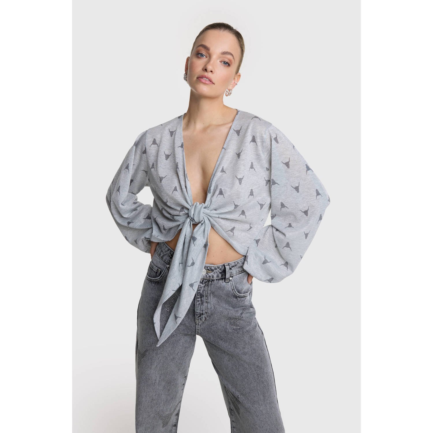 ALIX THE LABEL Dames Tops & T-shirts Ladies Knitted Sheer Bull Wrap Top Zilver