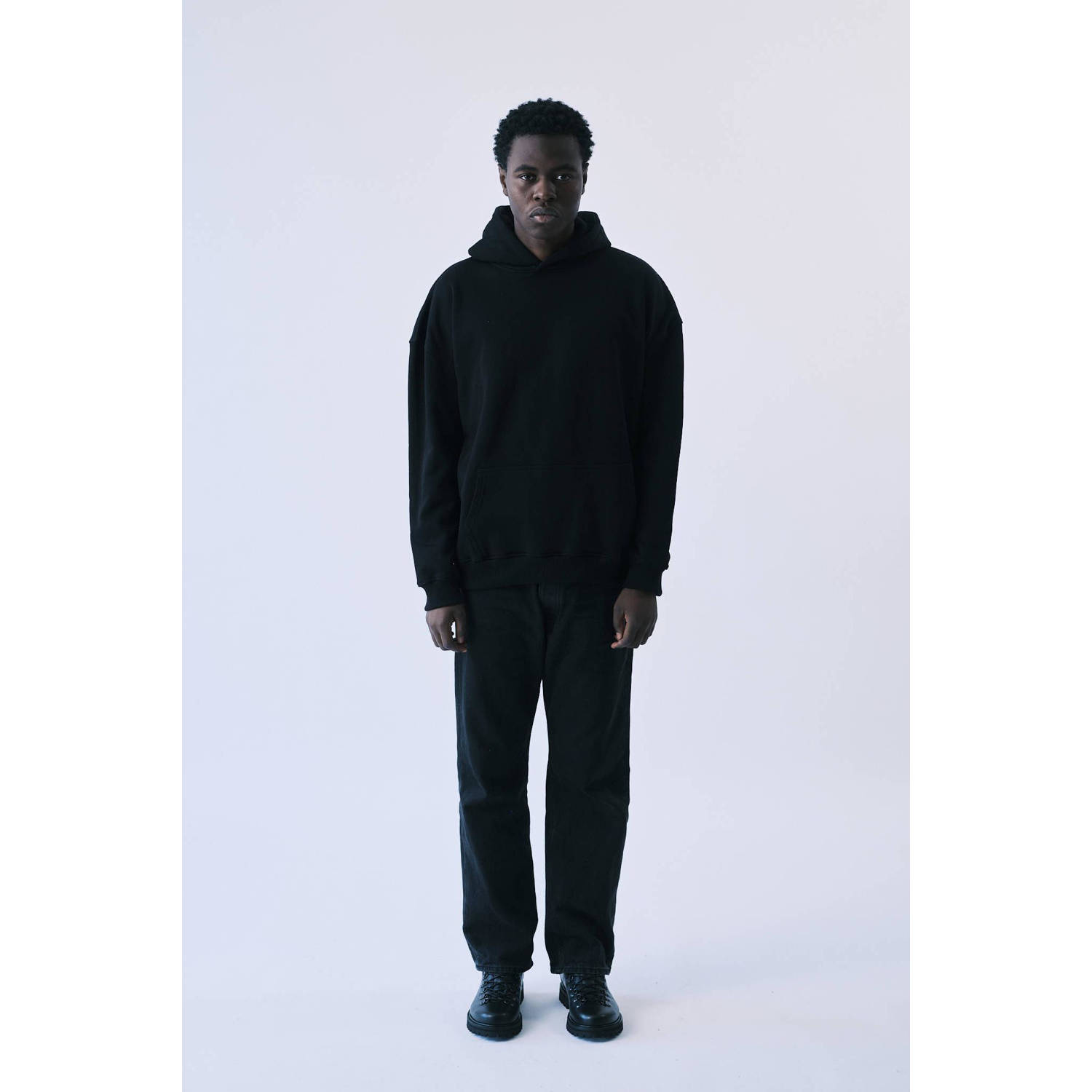 Tonsure hoodie zwart