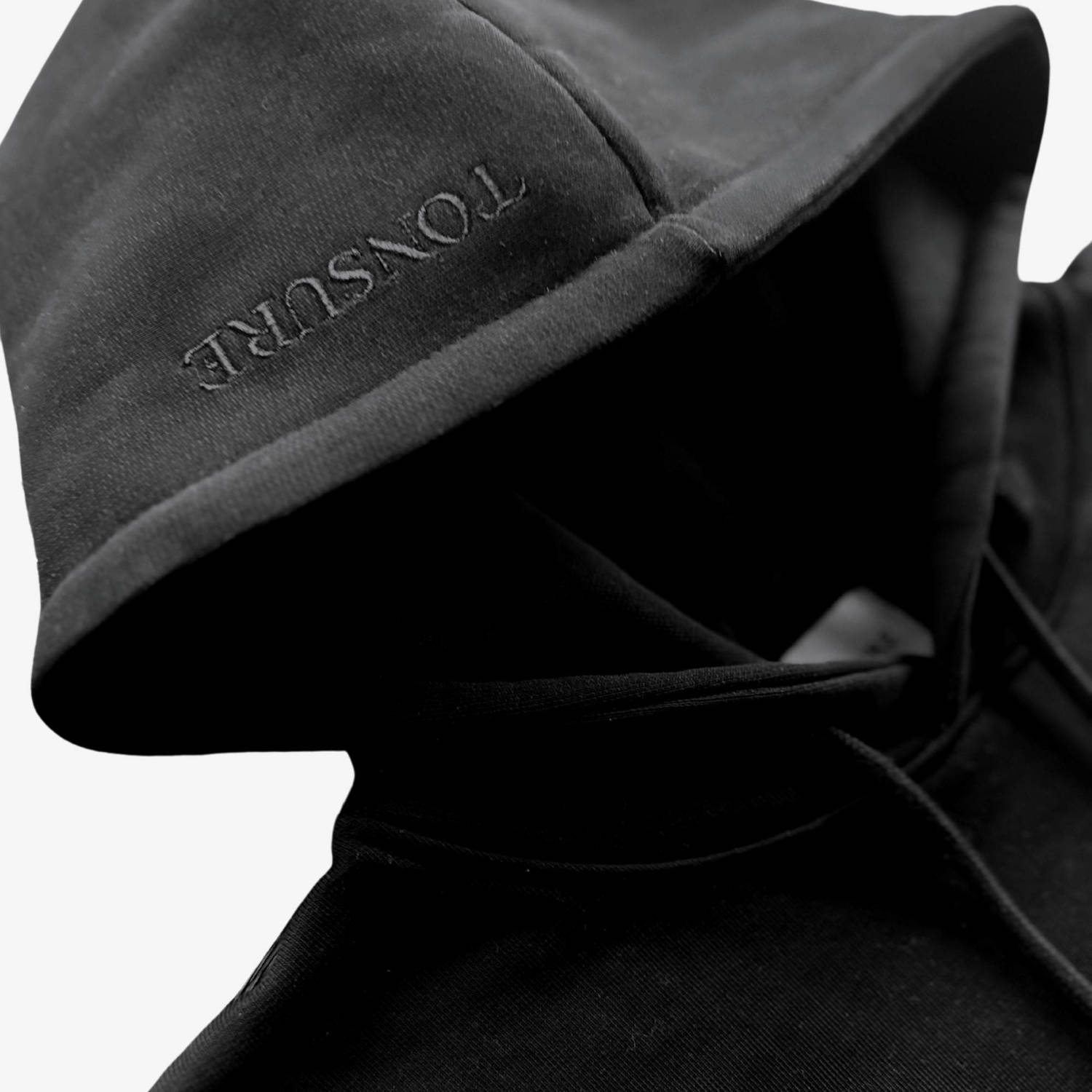 Tonsure hoodie zwart