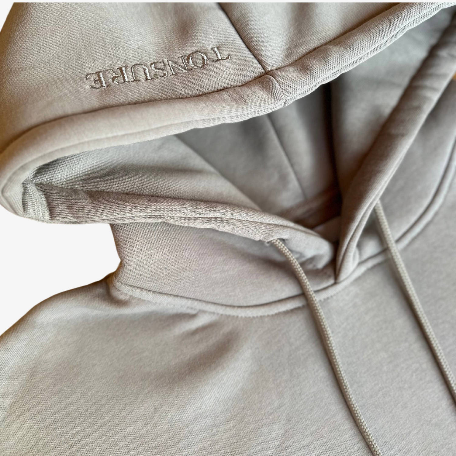 Tonsure hoodie beige