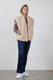 thumbnail: Zandkleurige dames Didi teddy gilet met effen en openvallende hals