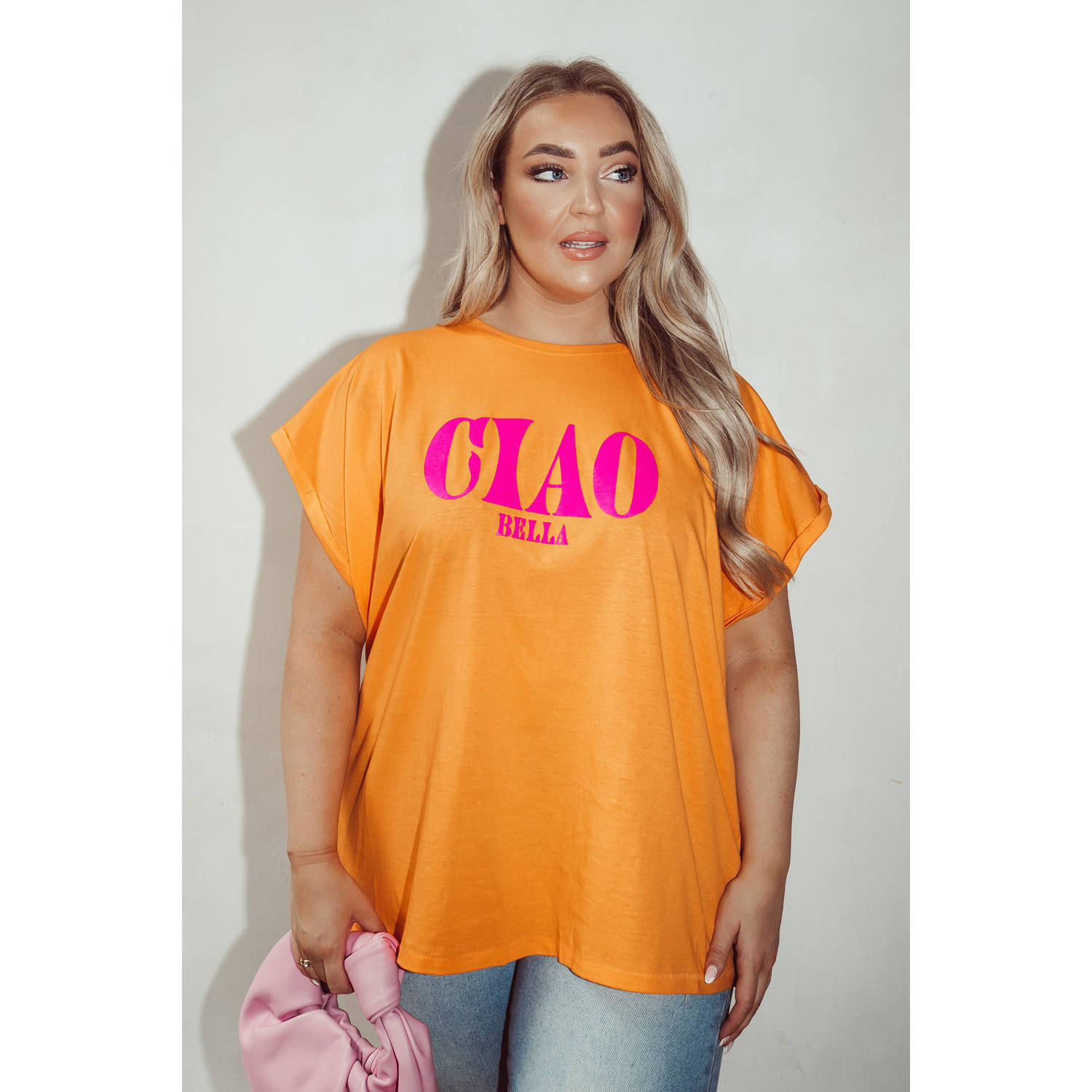 Pinned by K Curve T-shirt Ciao Bella met printopdruk oranje