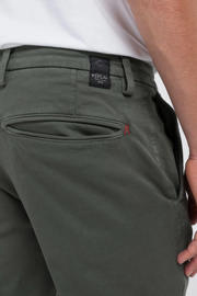 thumbnail: REPLAY regular fit chino BENNI donkergroen