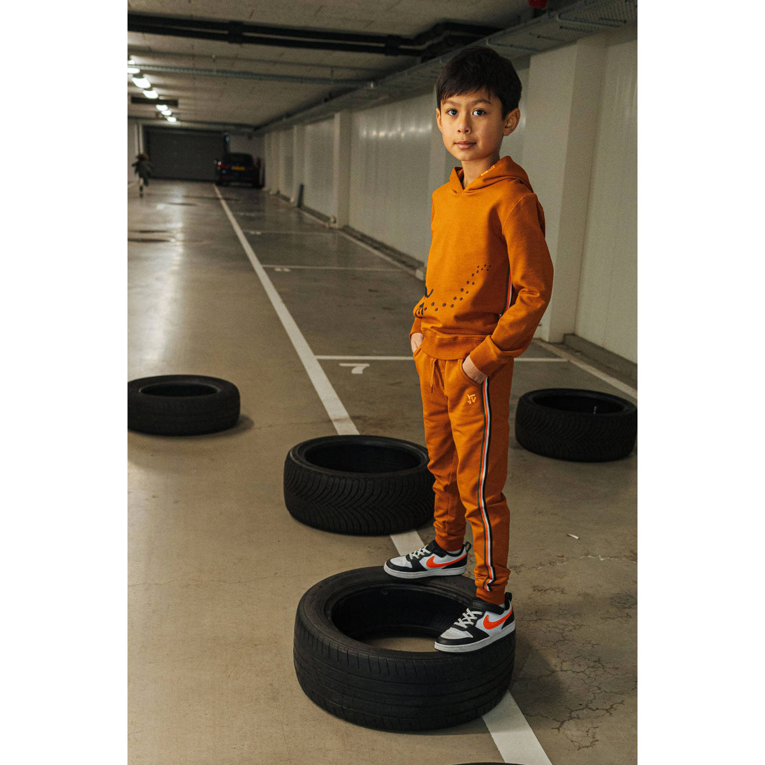 TYGO & vito slim fit joggingbroek Bas met zijstreep kleibruin