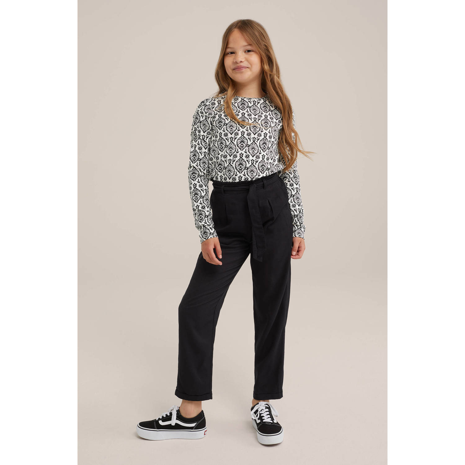 WE Fashion tapered fit broek zwart