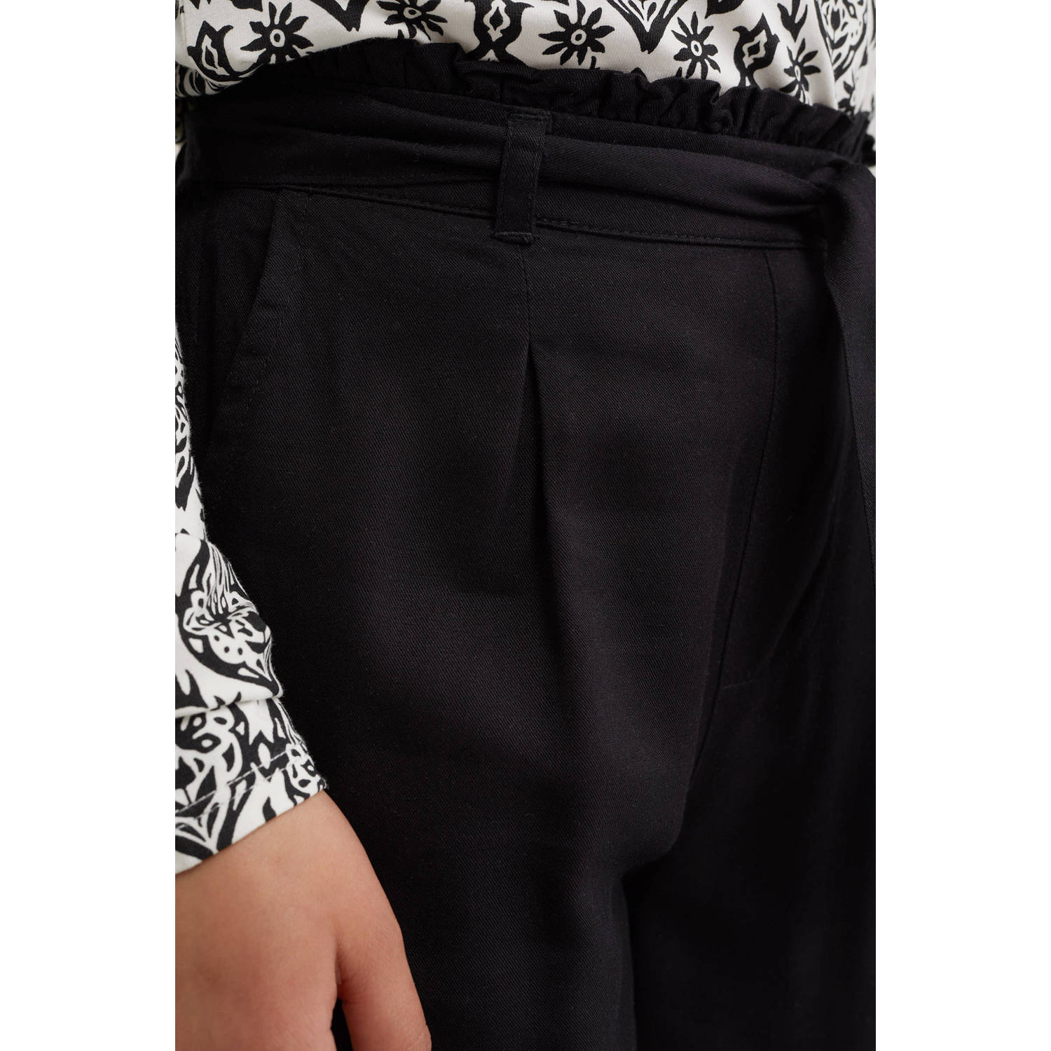 WE Fashion tapered fit broek zwart