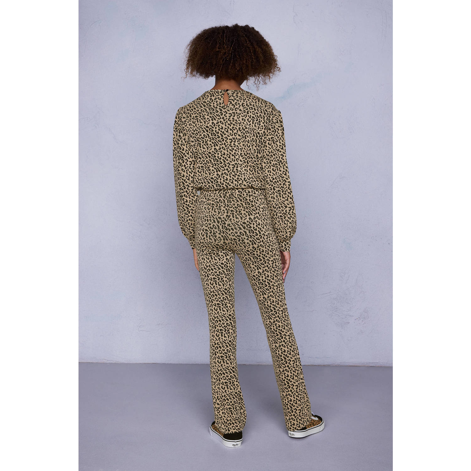 Coolcat Flare Broek Bailey met Luipaard Jacquard Patroon