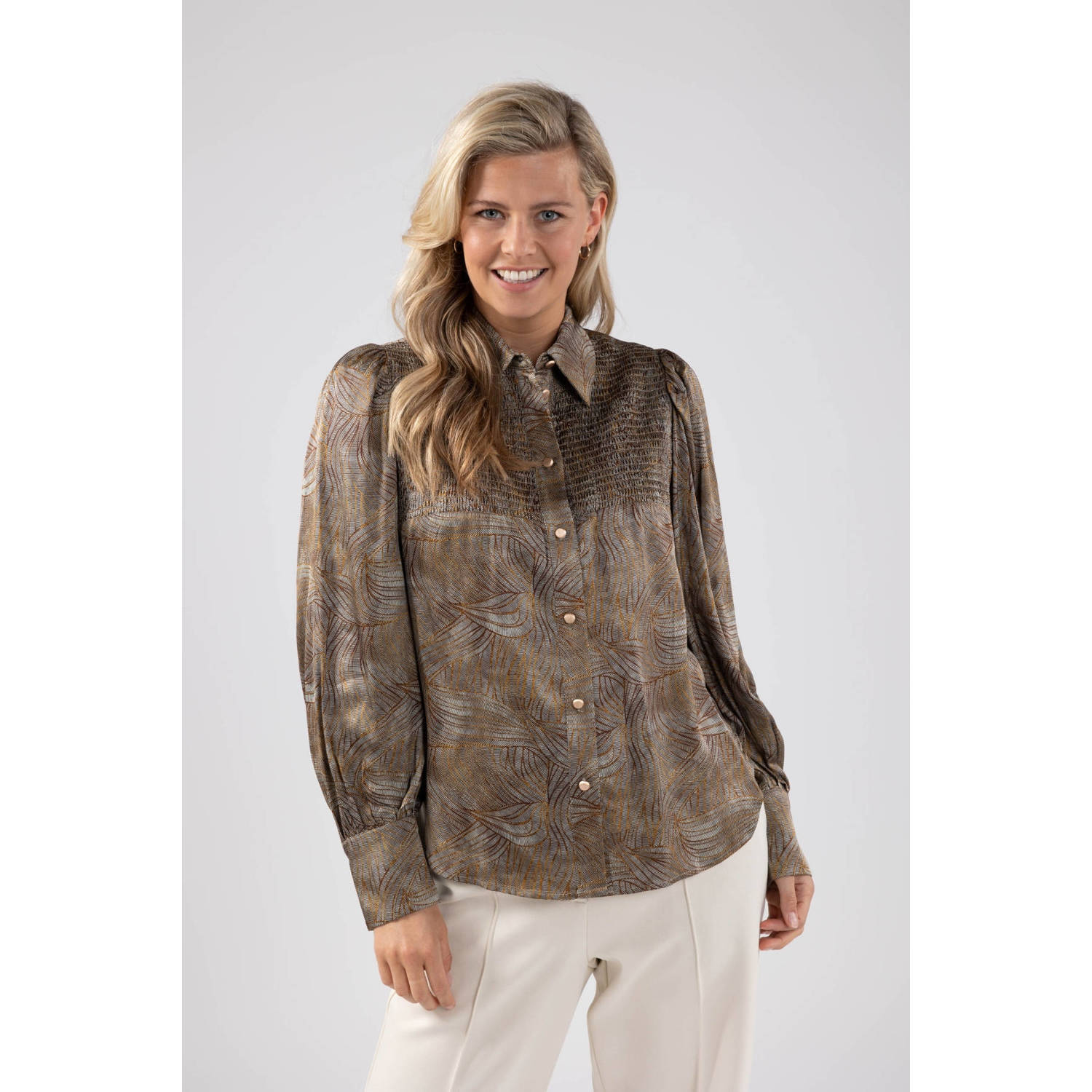 NUKUS blouse Prestonia met all over print bruin