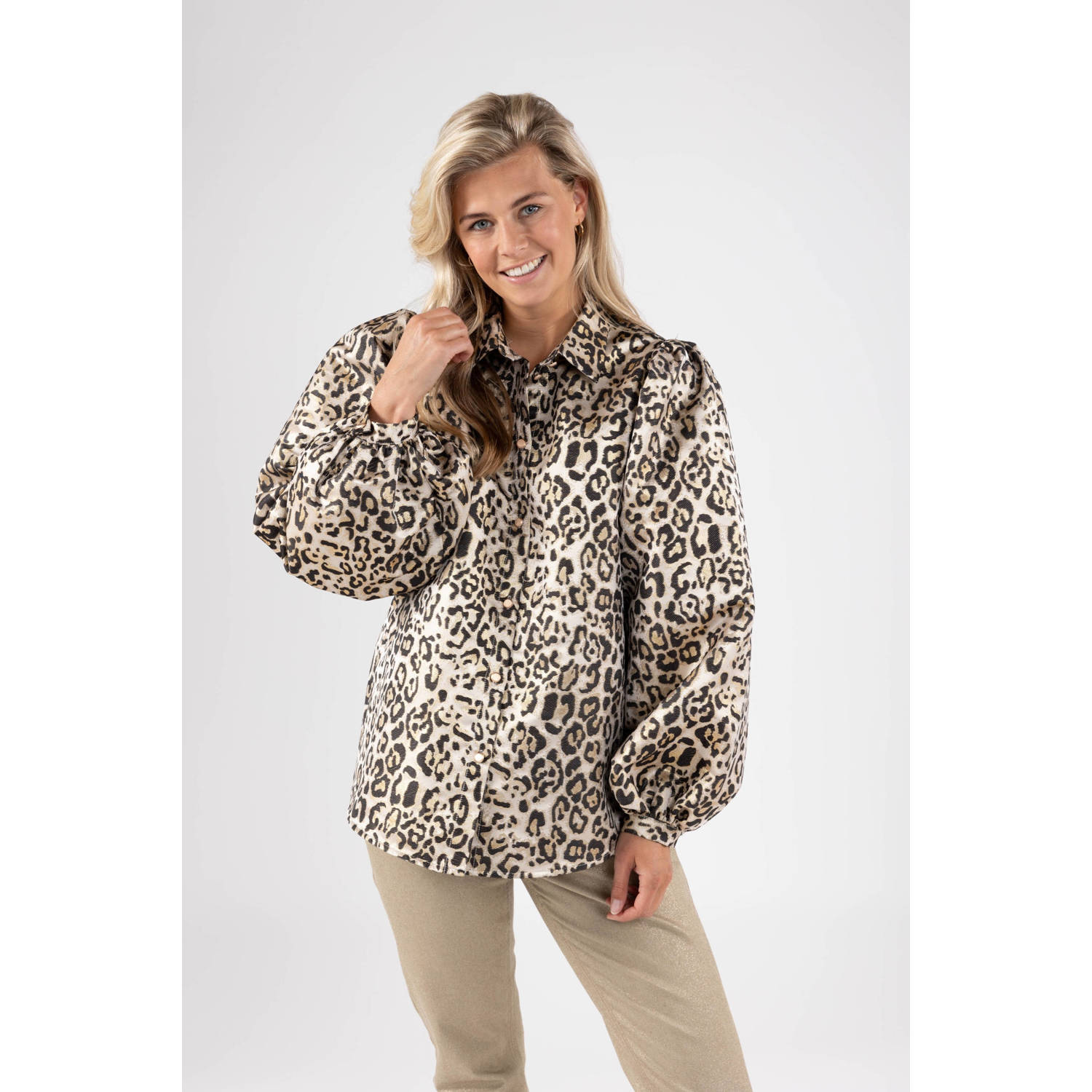 NUKUS blouse Lettie met panterprint beige donkerbruin goud