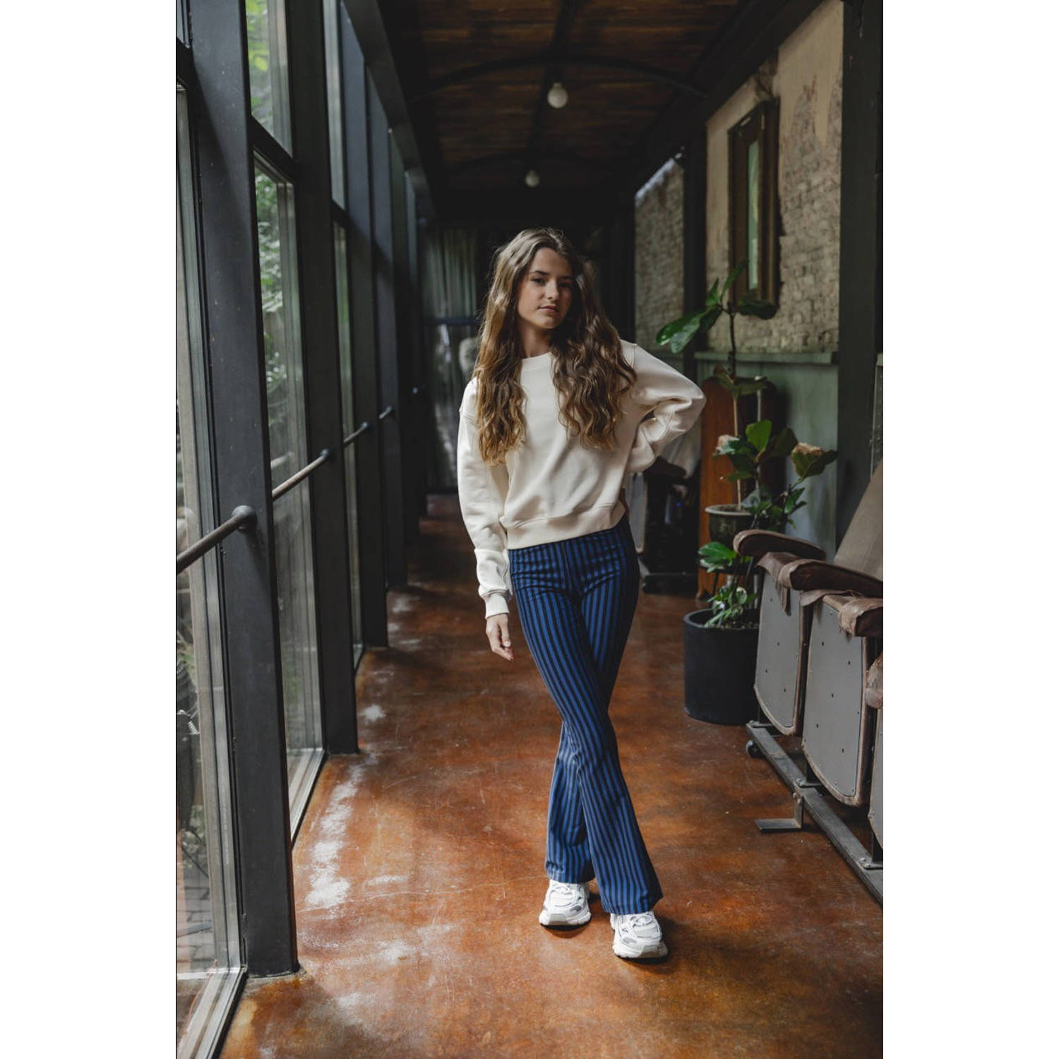 LOOXS 10sixteen gestreepte flared broek koningsblauw