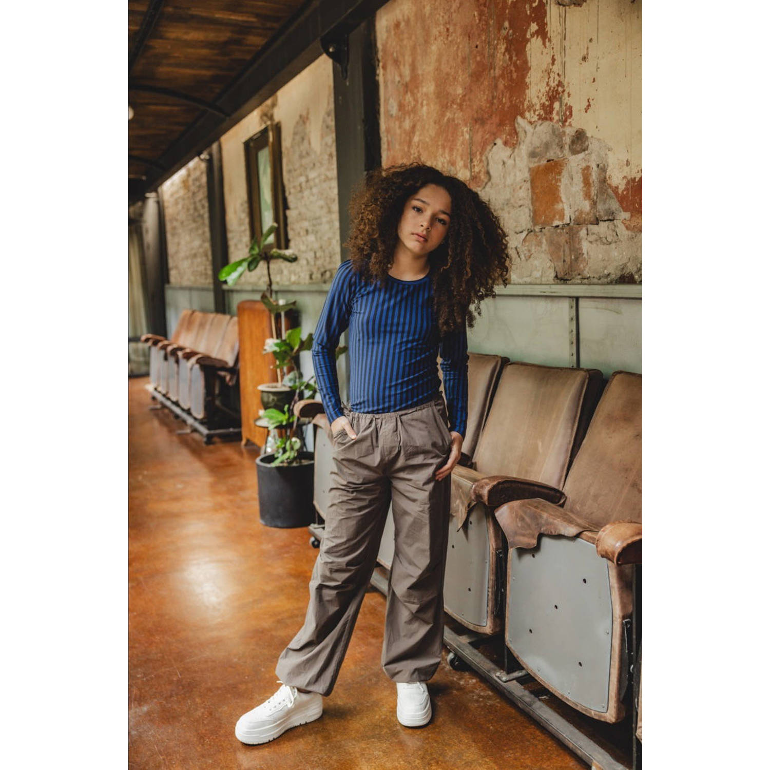 LOOXS 10sixteen low waist loose fit broek bruin
