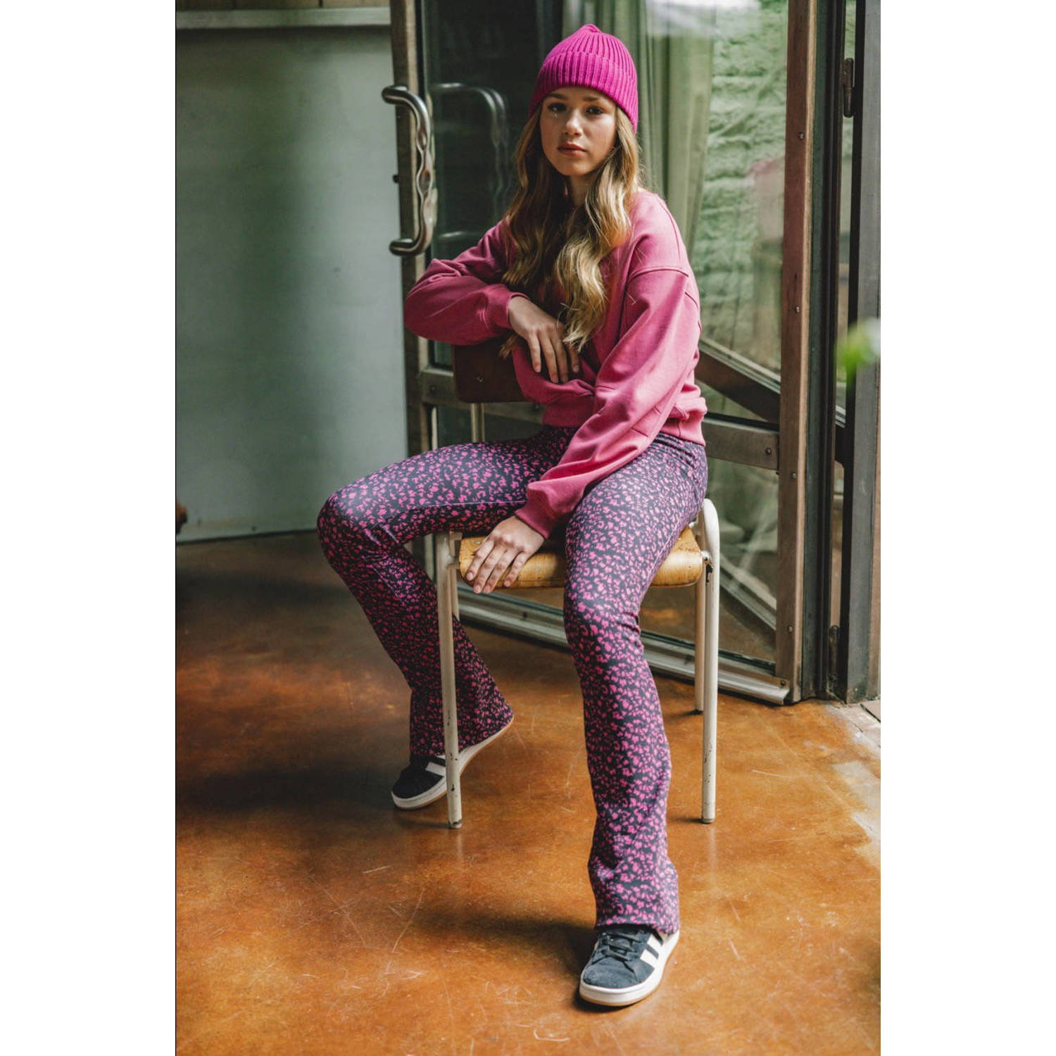 LOOXS 10sixteen flared broek met all over print roze zwart