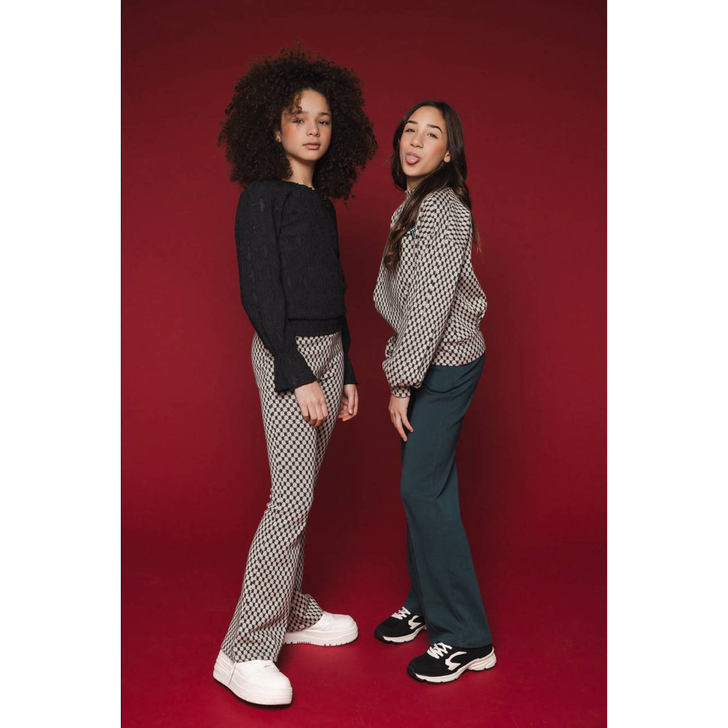 LOOXS 10sixteen flared broek met all over print ecru zwart