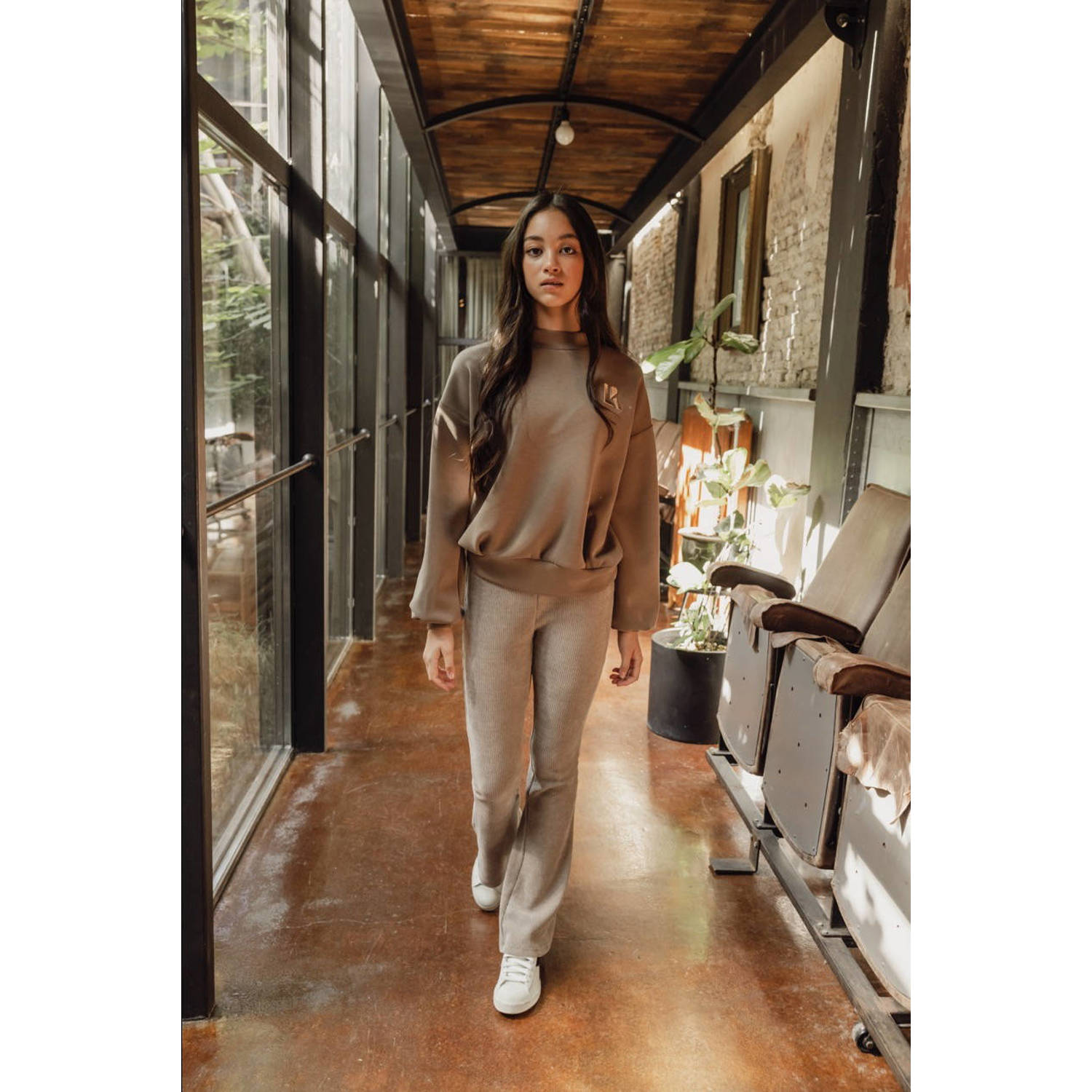 LOOXS 10sixteen corduroy flared broek greige