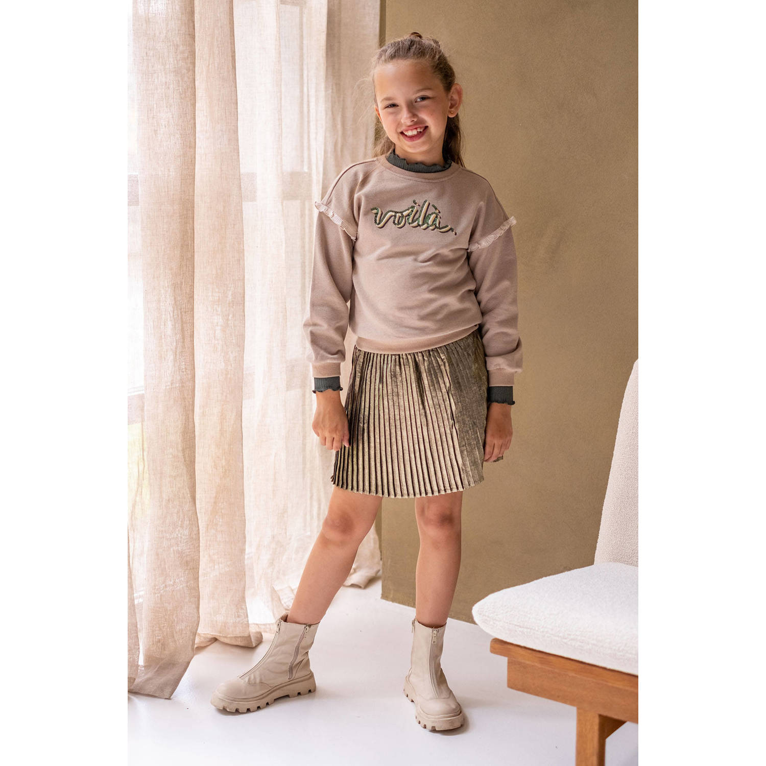 Like Flo sweater Danee met tekst en pailletten beige