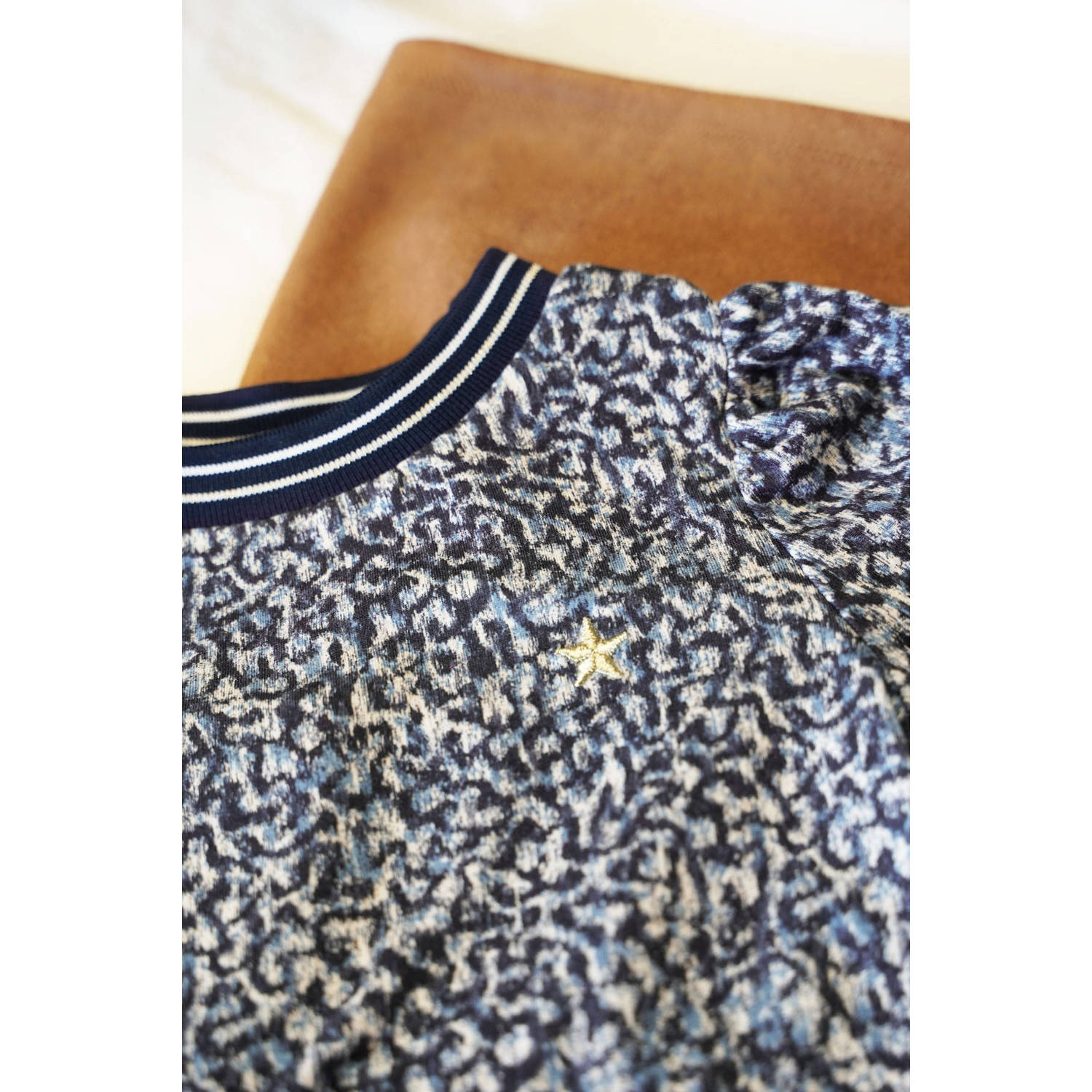 Like Flo jurk Maartje met all over print blauw lichtbruin
