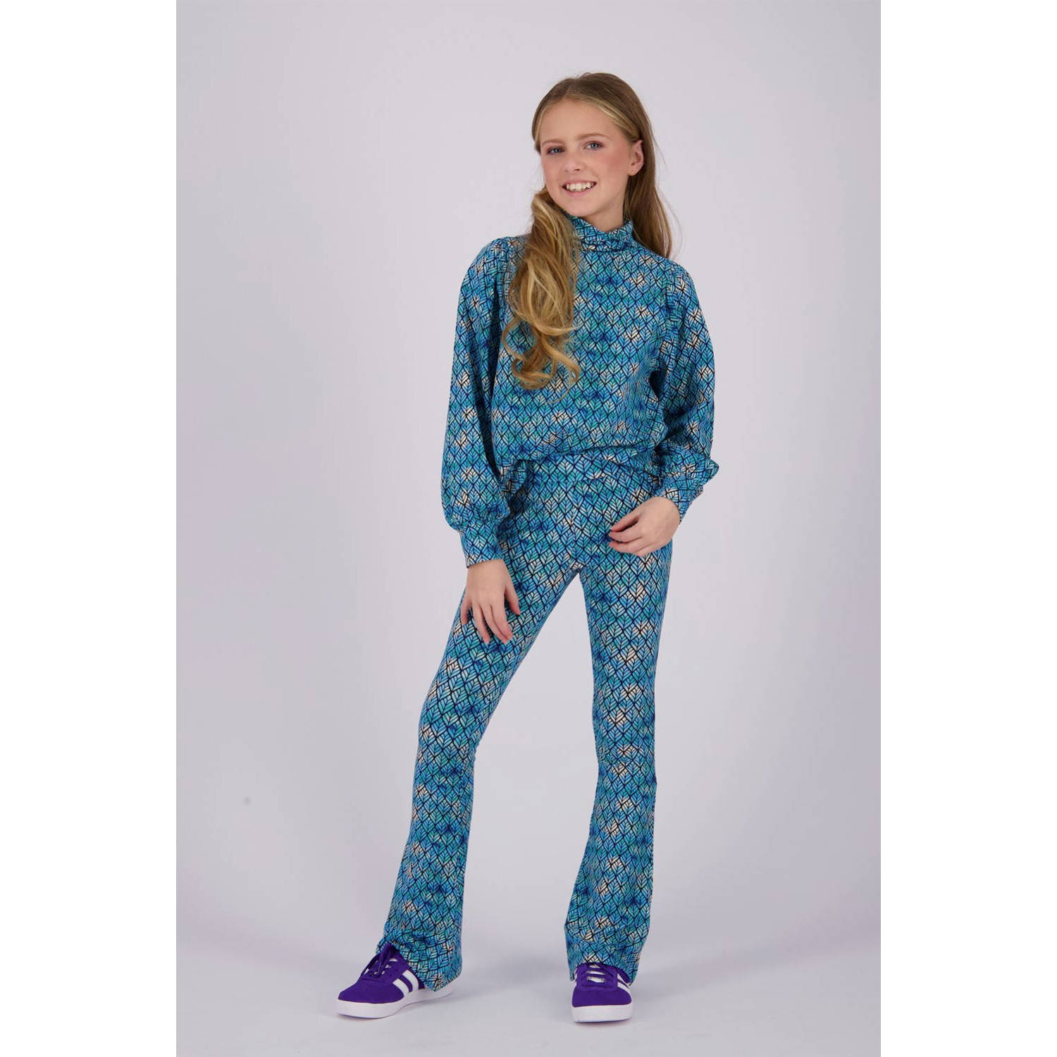 Vingino high waist flared broek Stexie met all over print blauw grijs