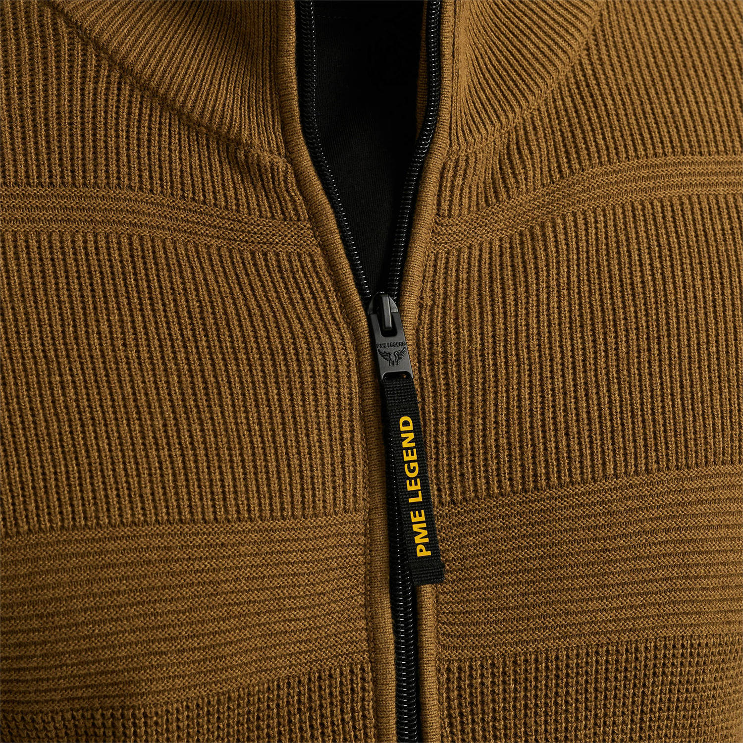 PME Legend vest met ingebreid patroon oker