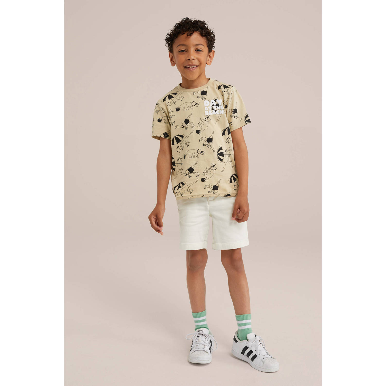 WE Fashion T-shirt met all over print beige Jongens Katoen Ronde hals All over print 122 128