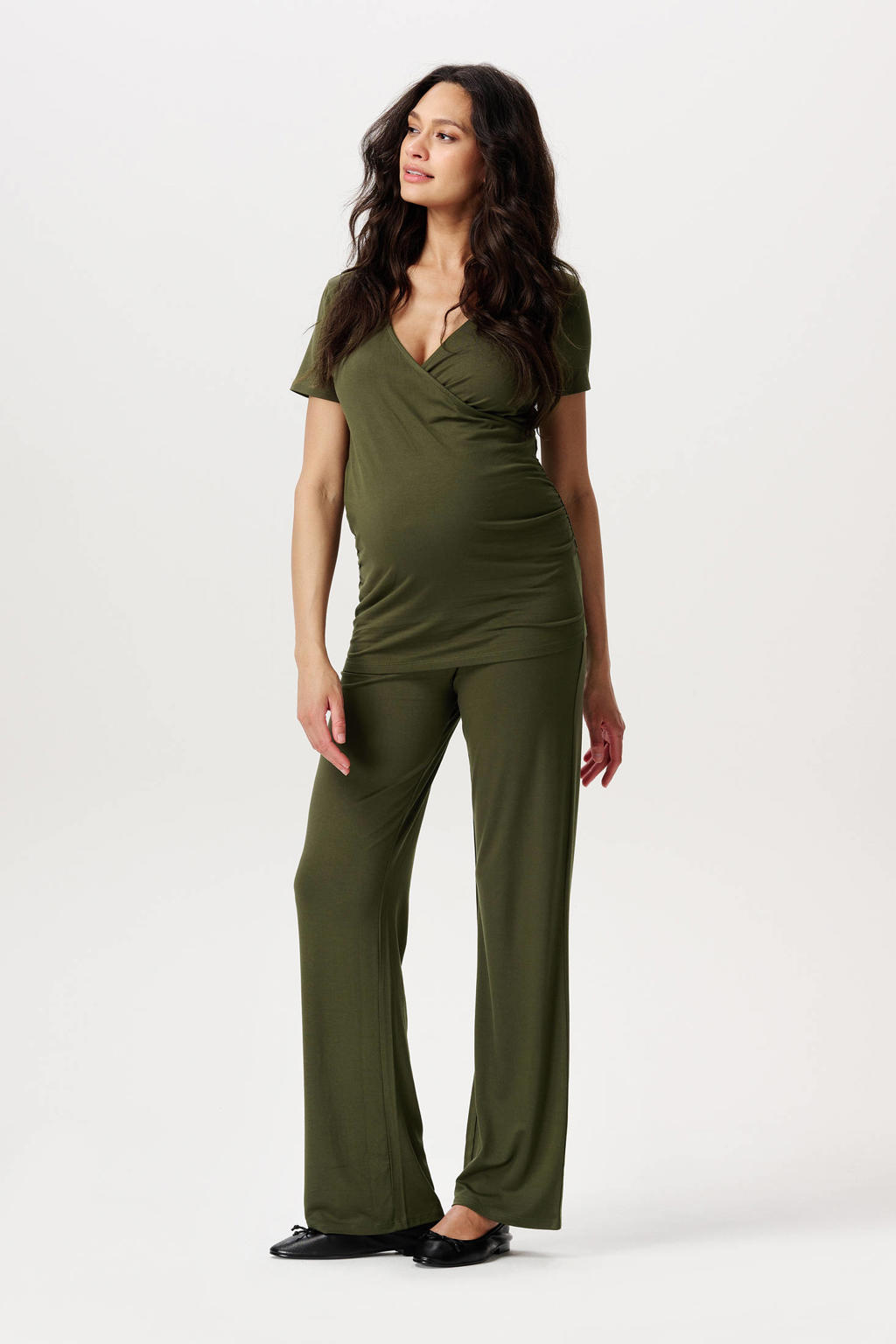 Groene dames Noppies maternity zwangerschaps- en voedingstop Banu met korte mouwen, V-hals en overslag detail