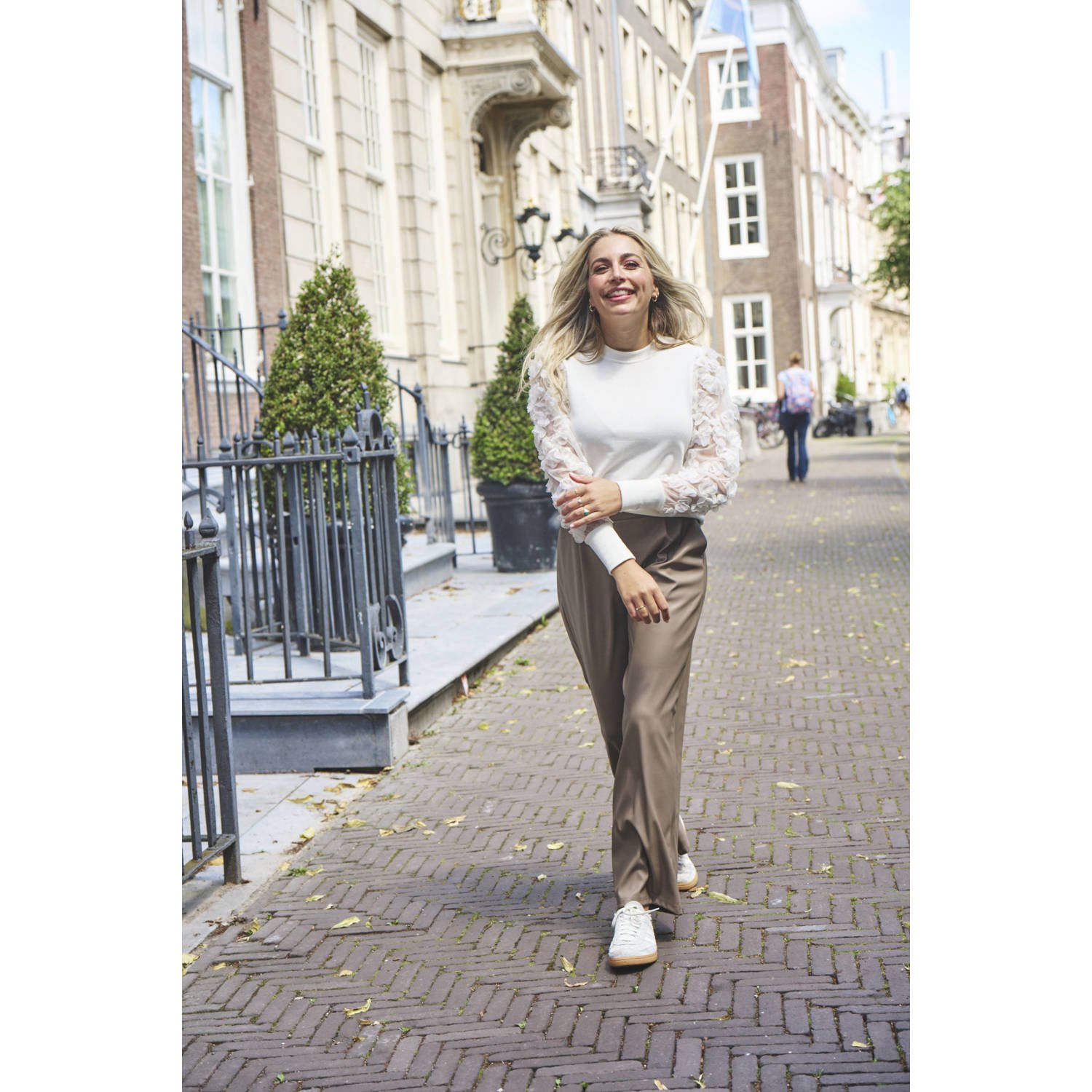 JDY Shelly Sterk x Wehkamp high waist straight fit broek SOYA taupe