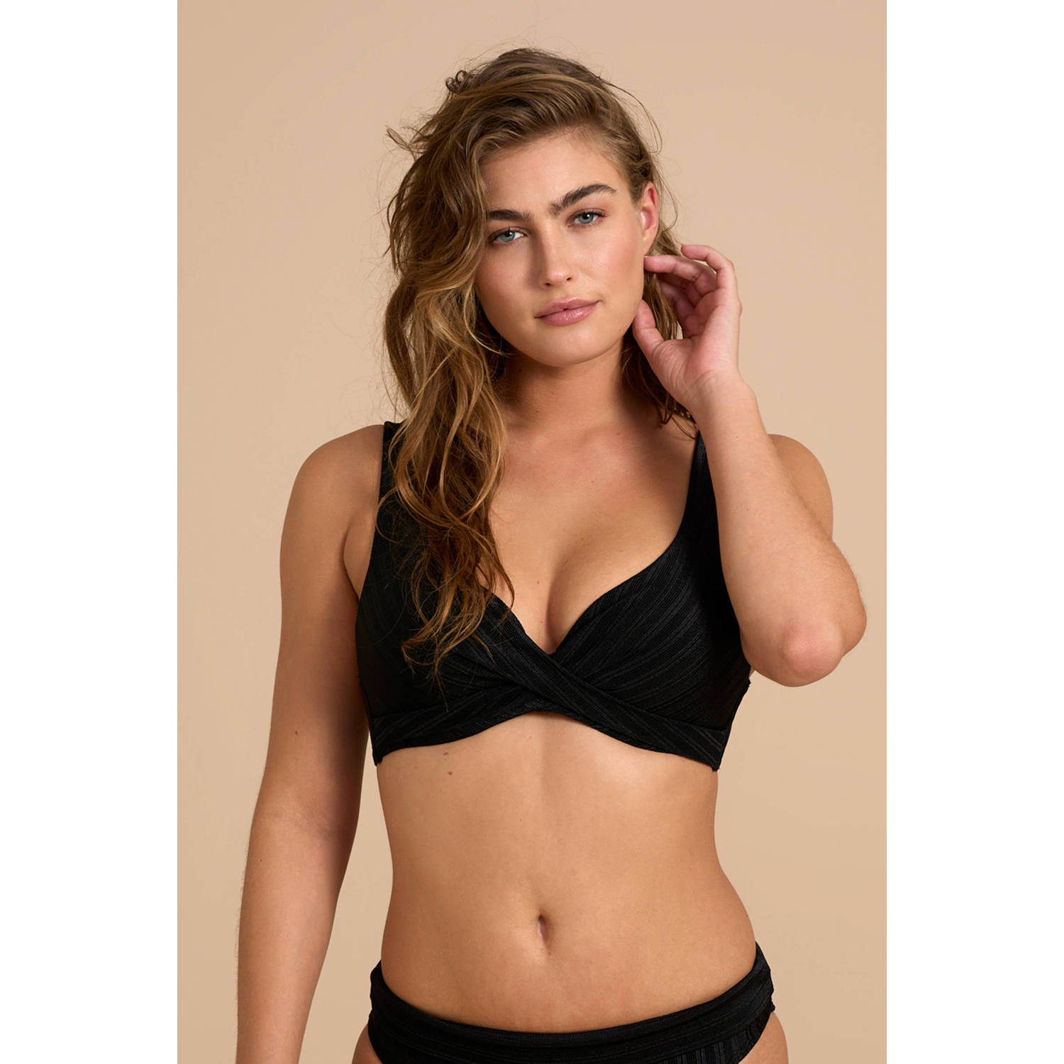 BEACHWAVE voorgevormde push-up bikinitop zwart