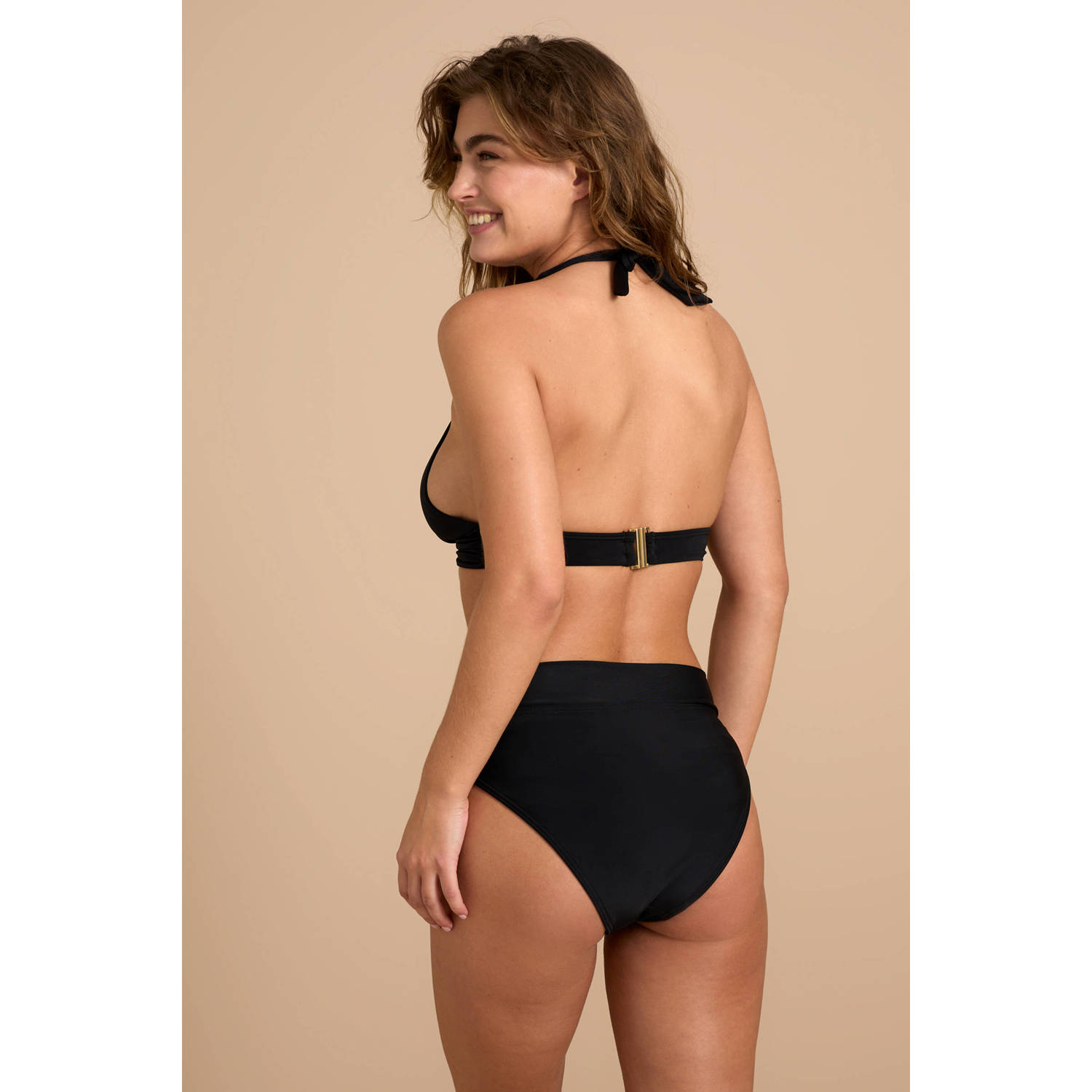 BEACHWAVE voorgevormde halter bikinitop zwart
