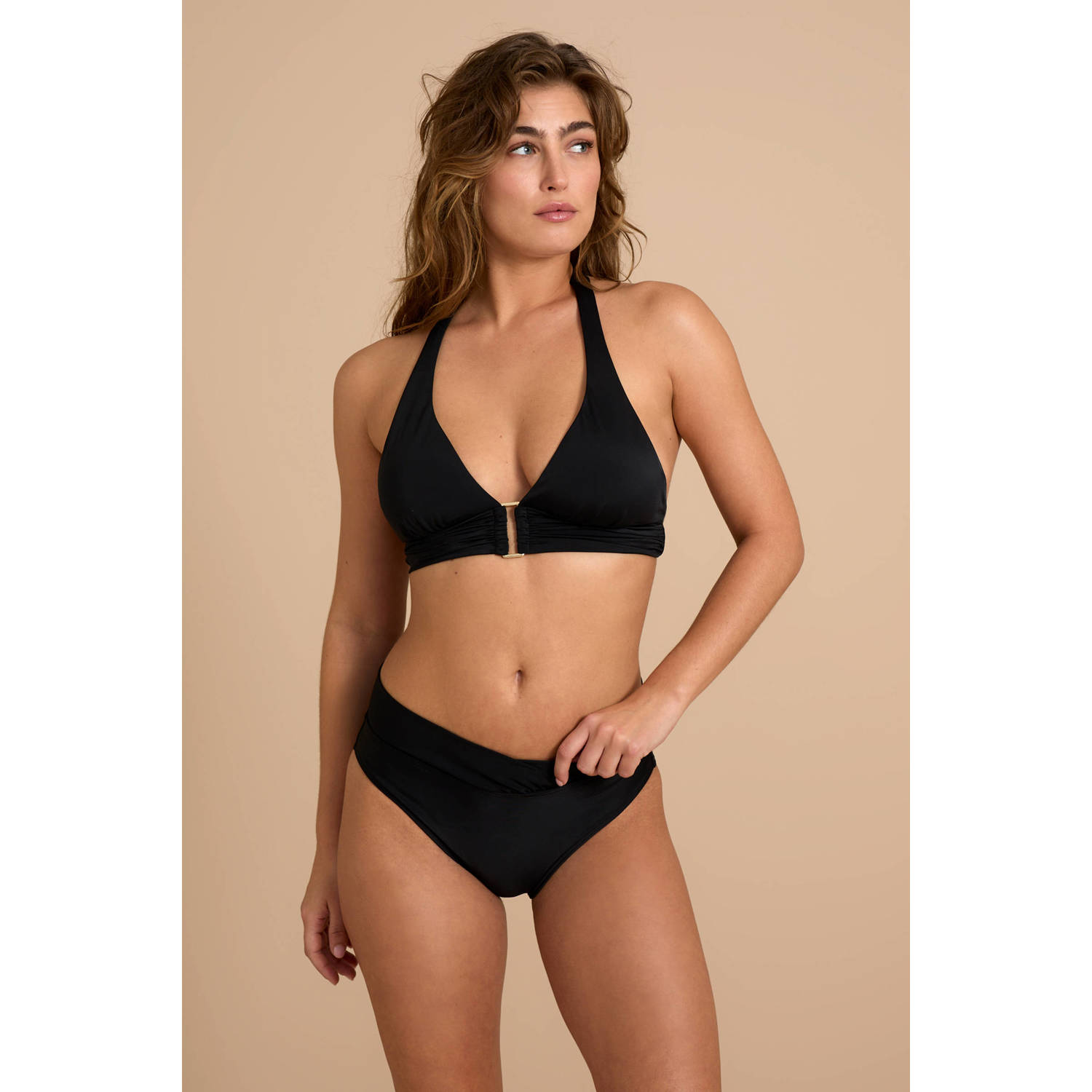 BEACHWAVE voorgevormde halter bikinitop zwart