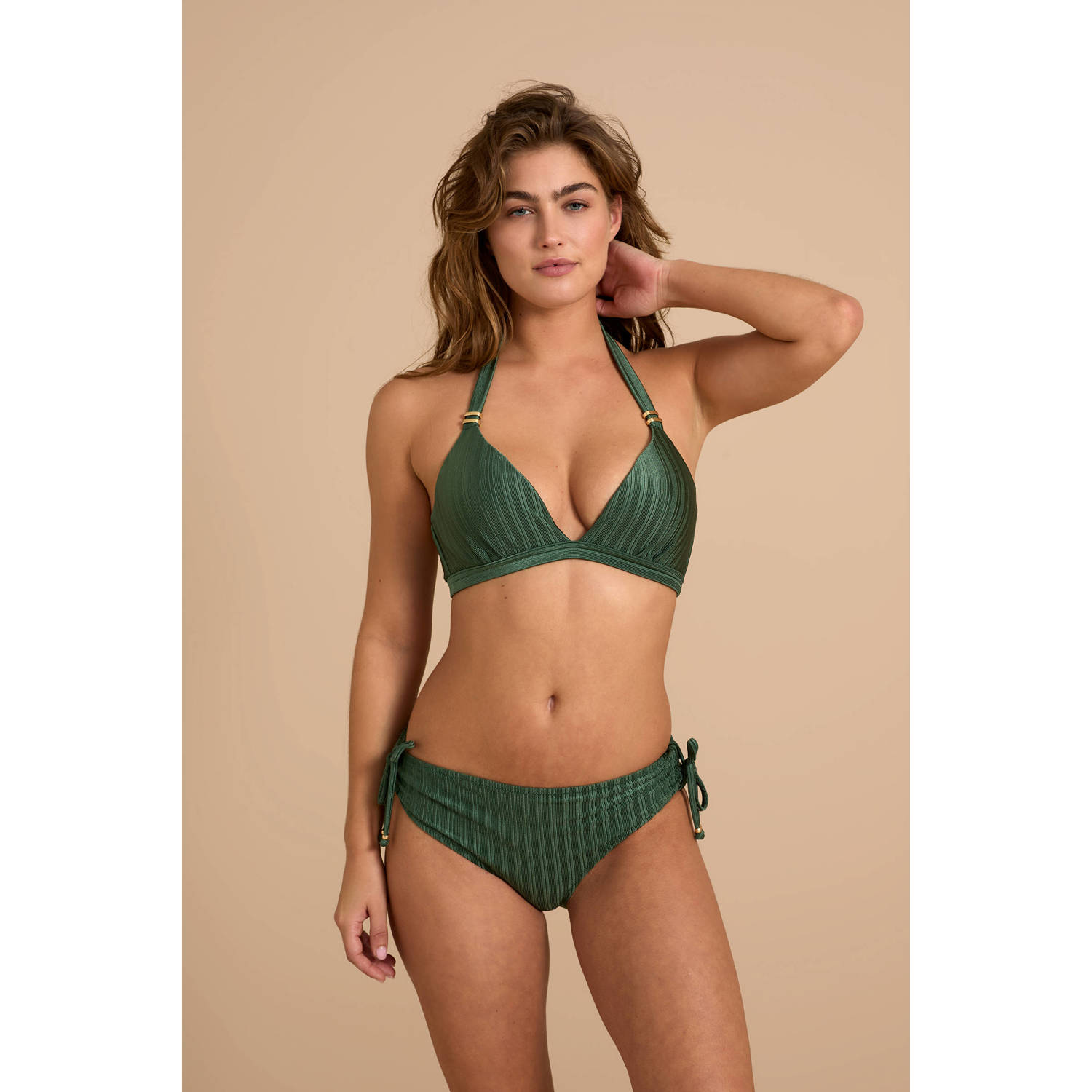 BEACHWAVE voorgevormde halter bikinitop met ribstructuur groen