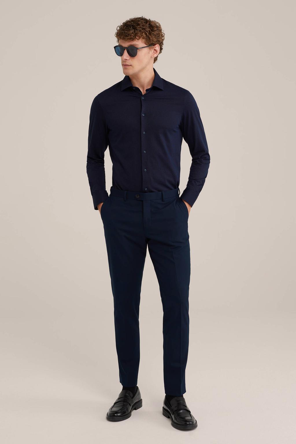 Donkerblauwe heren WE Fundamentals zakelijk overhemd van katoen met effen, lange mouwen, widespread hals, knoopsluiting en jacquard