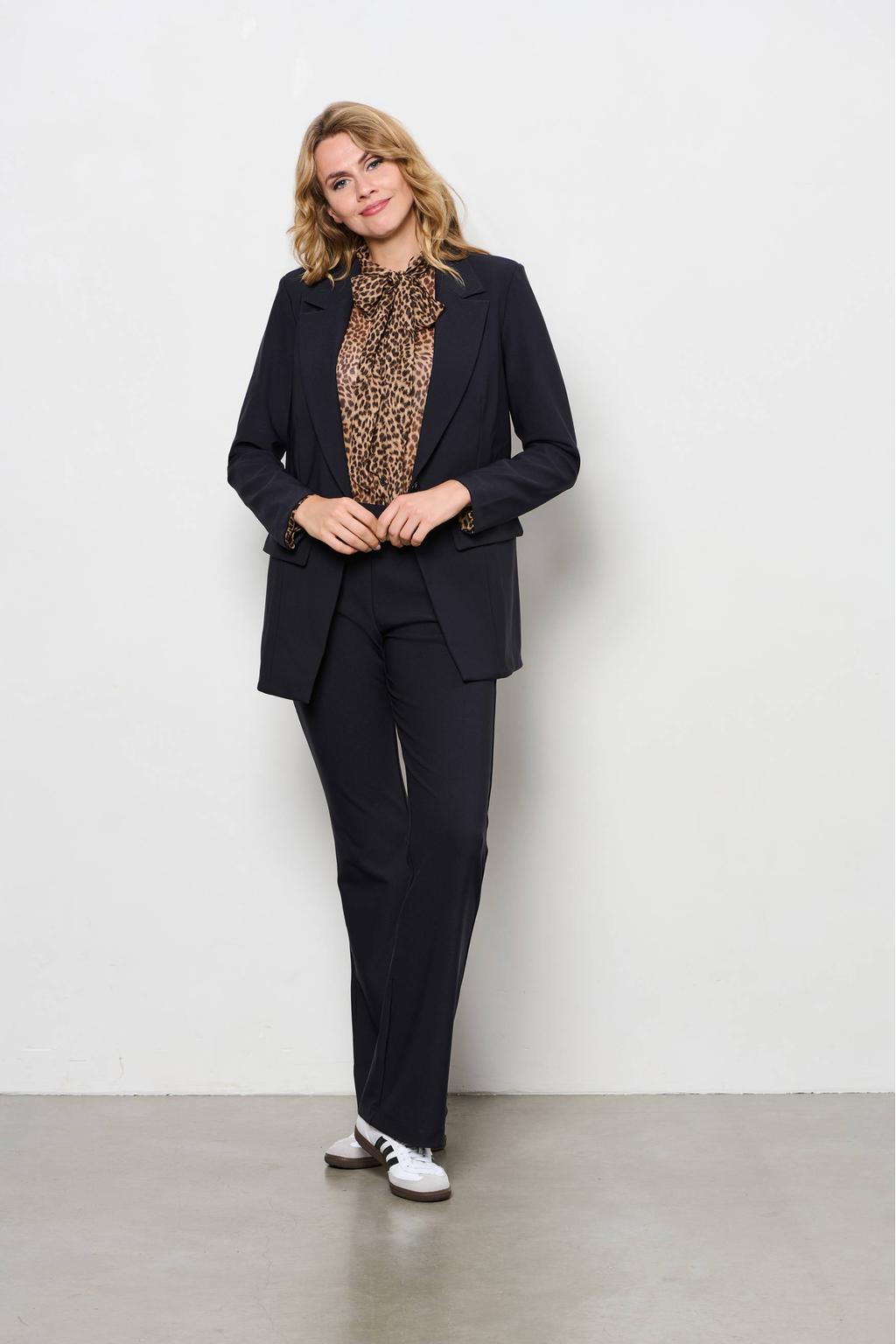 Zwarte dames &Co Woman rechtvallende blazer van heavy travelstof met effen, lange mouwen, reverskraag en knoopsluiting