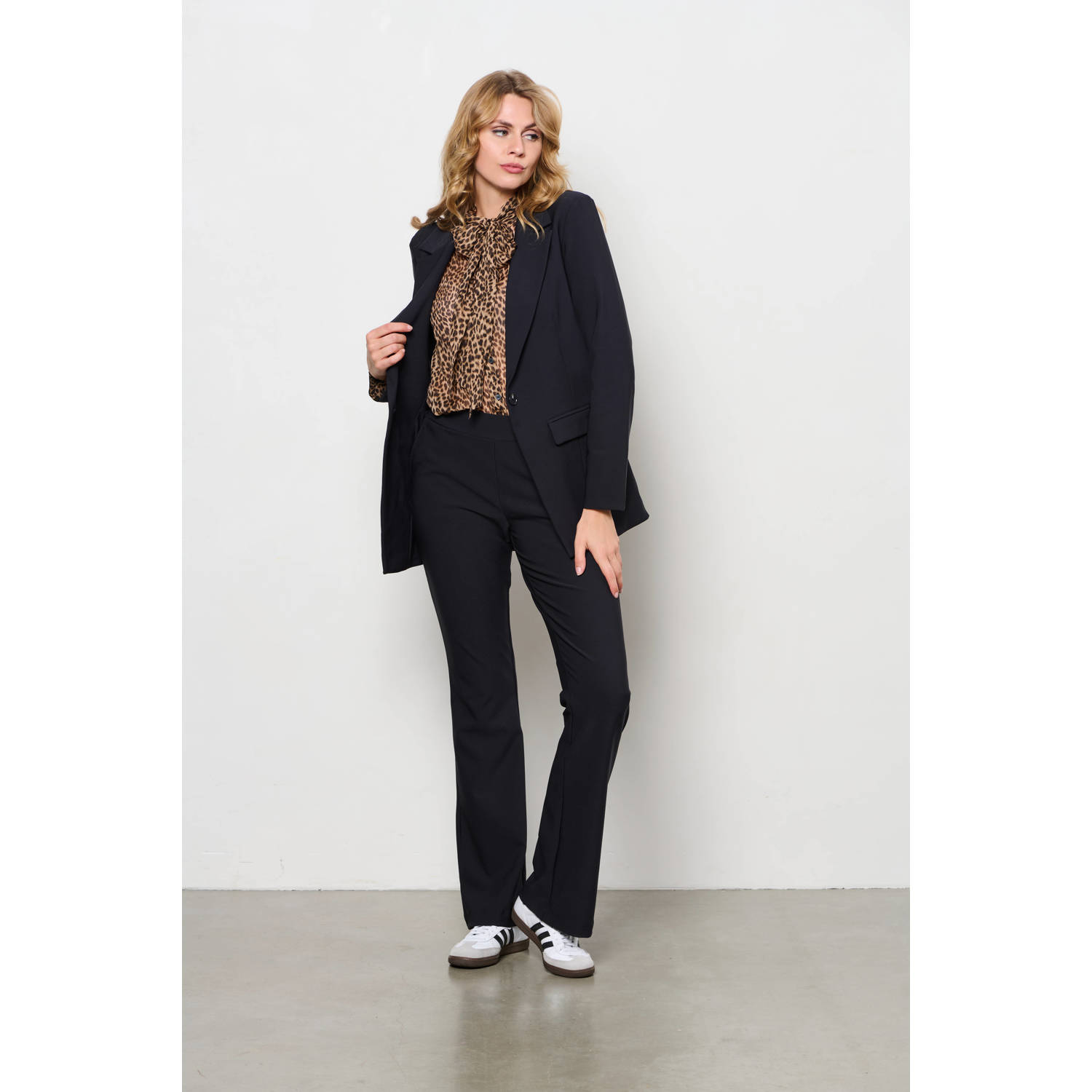 &Co Woman straight fit broek PACEY van heavy travelstof zwart