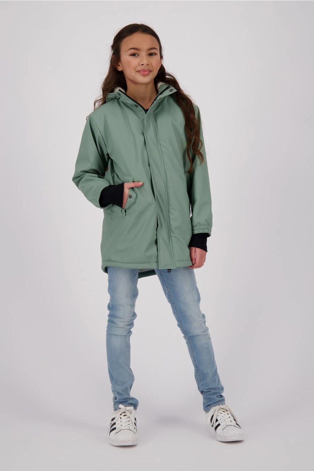 Mintgroene jongens en meisjes Vingino kids regenjas Twilight van polypropyleen met effen, lange mouwen, capuchon en rits- en drukknoopsluiting