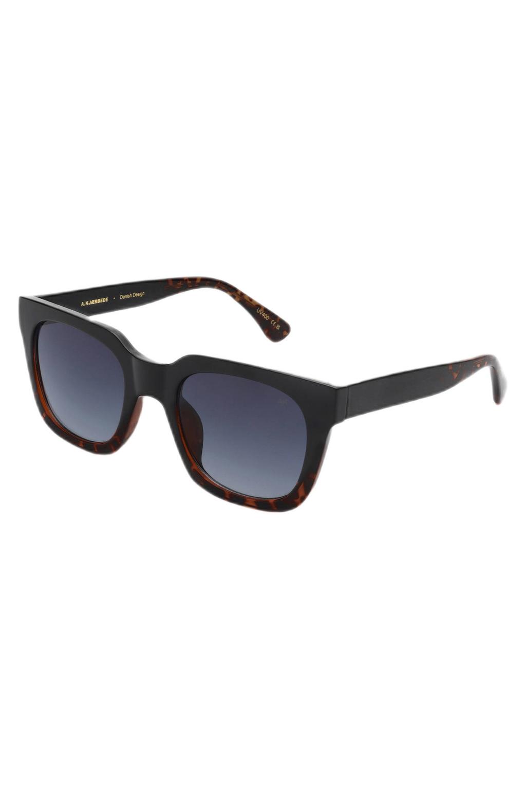 A.Kjaerbede zonnebril Nancy met tortoise print zwart