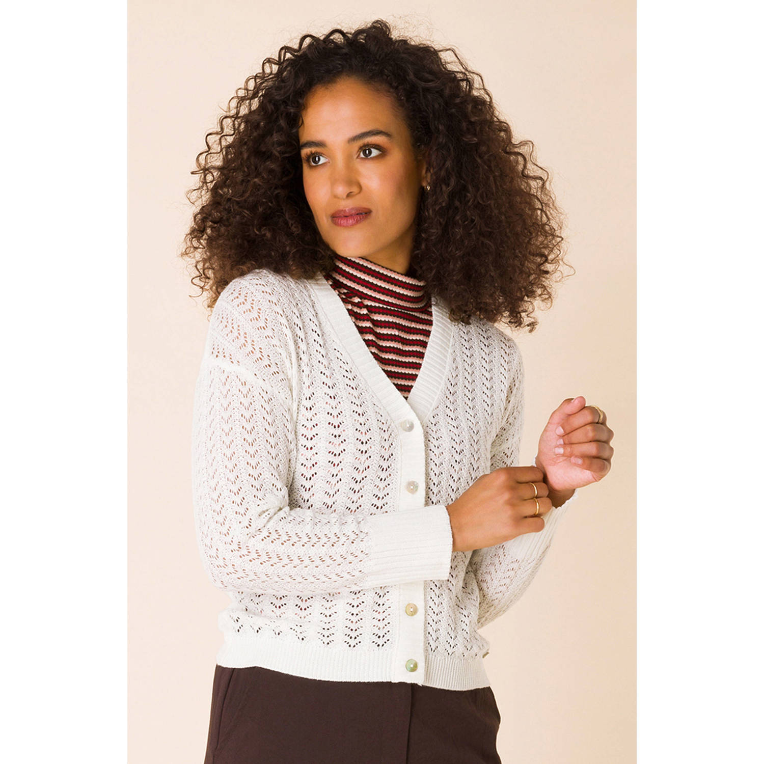 Ivy Beau gebreid vest met ingebreid patroon wit