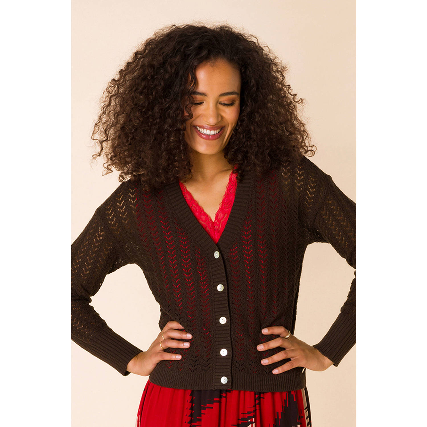Ivy Beau gebreid vest met ingebreid patroon donkerbruin