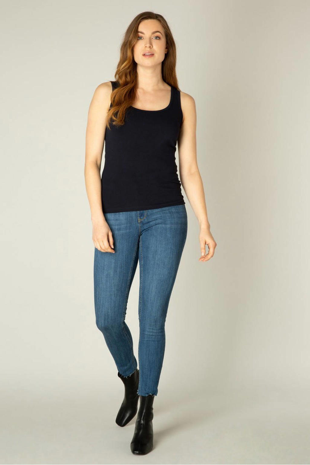 Marineblauw dames Base Level top blauw met effen en ronde hals