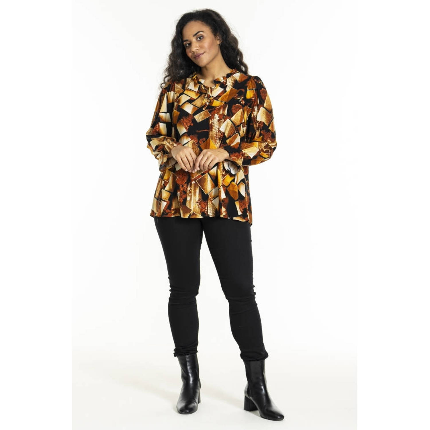 STUDIO top met all over print bruin oranje