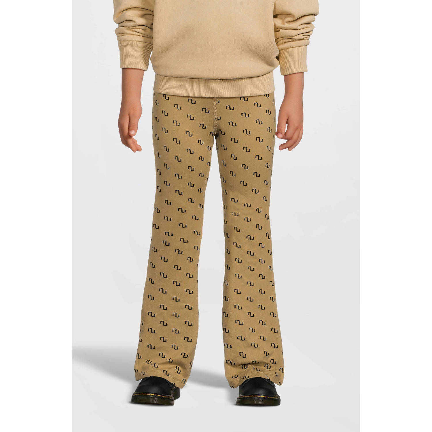Name it KIDS flared broek NKFNIKANEL met all over print mosterd zwart Geel Meisjes Polyester 116