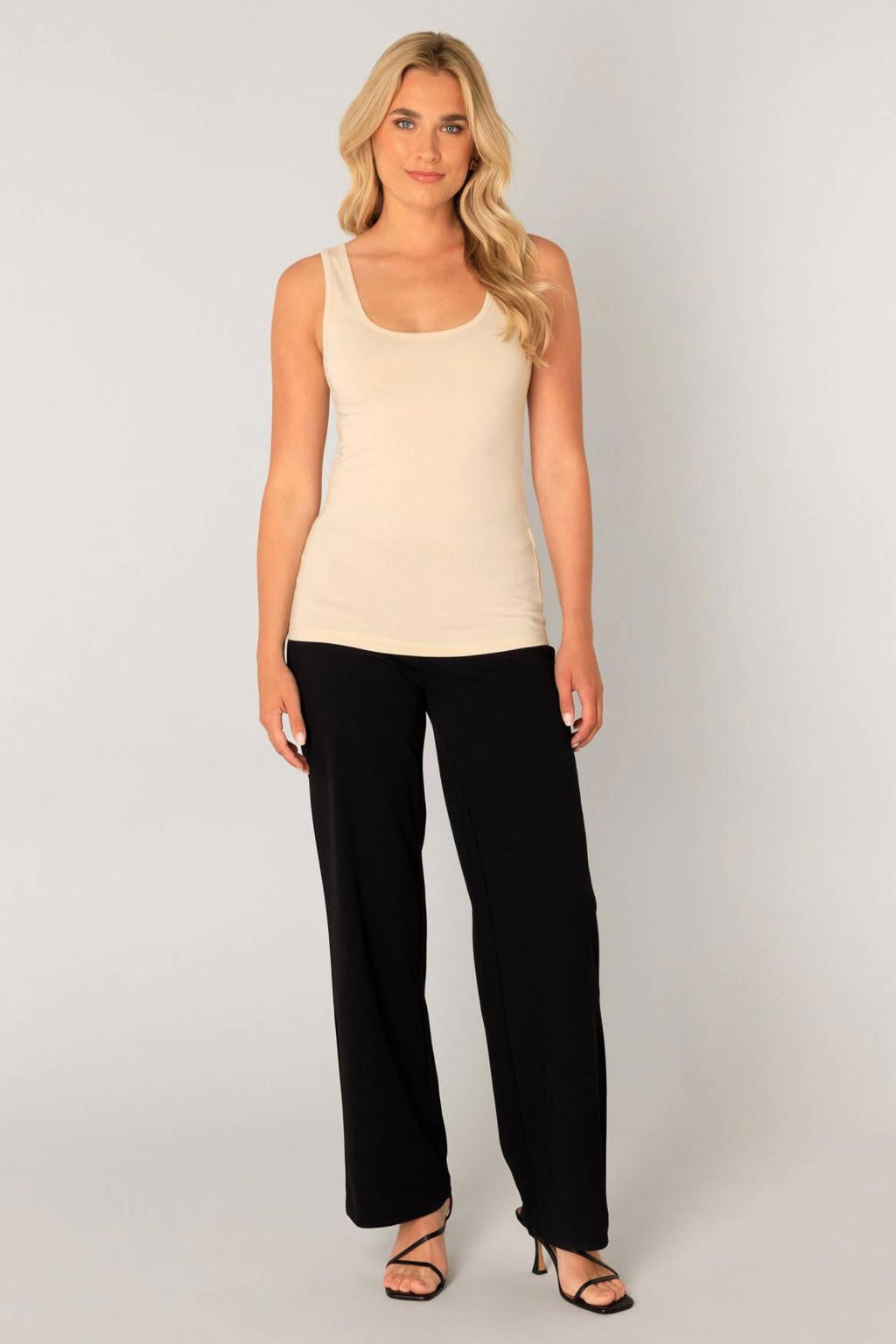 Beige dames Base Level top met effen en ronde hals